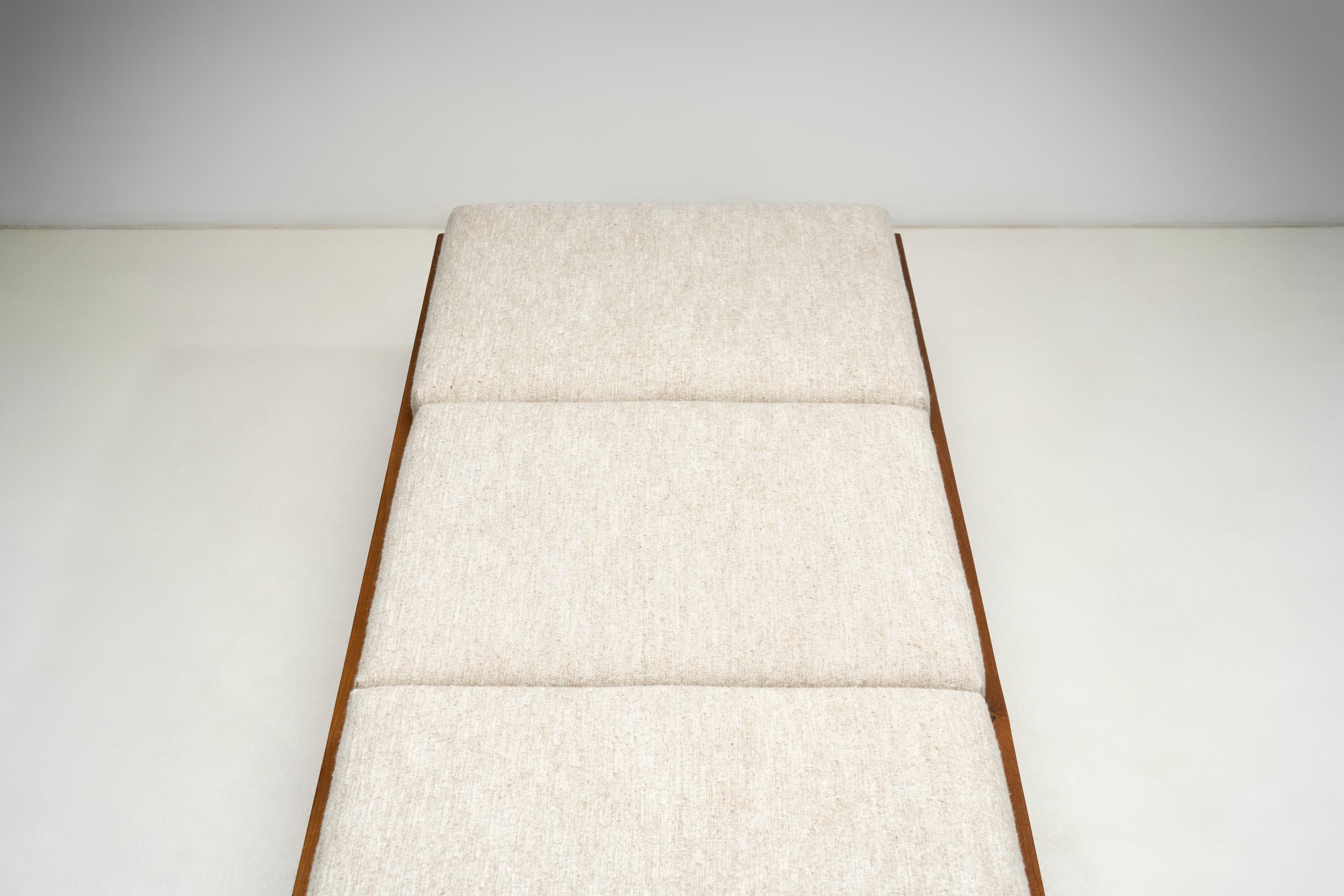 Pierre Chapo Elm “L09H” Daybed with Four Cushions, France 1960s For Sale 1