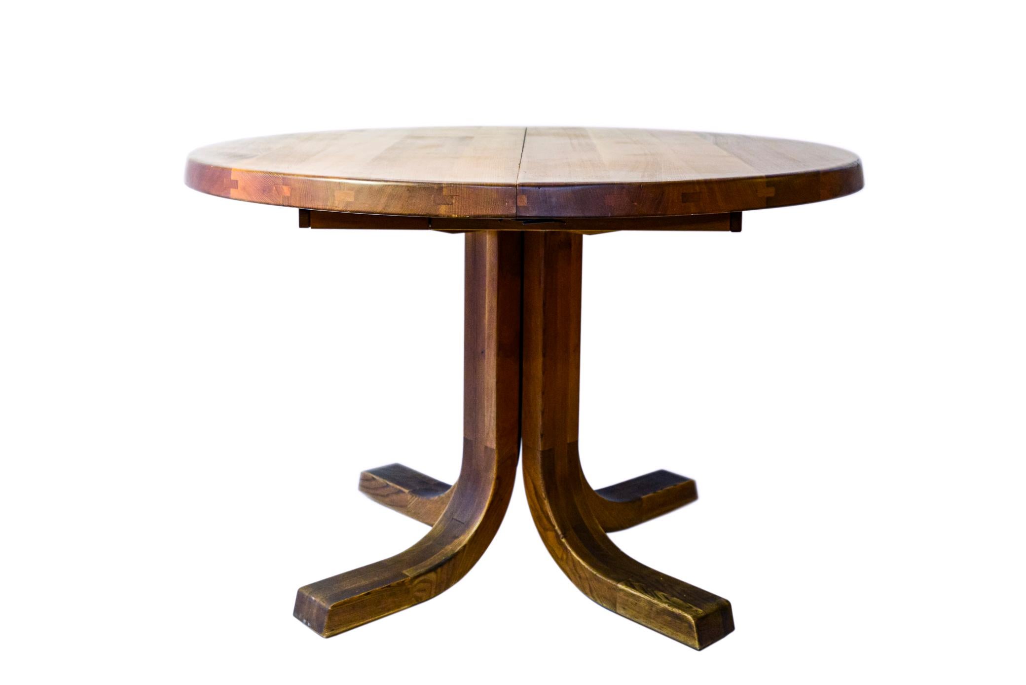 Pierre Chapo,
Extensible dining table,
Two extensions,
Model D40,
circa 1970, France.

Measures:
(Closed) diameter 110 cm, height 73 cm.
(Extensions) width 50 cm, depth 110 cm, height 4,5 cm.
(Opened) width 210 cm, depth 110 cm, height 73