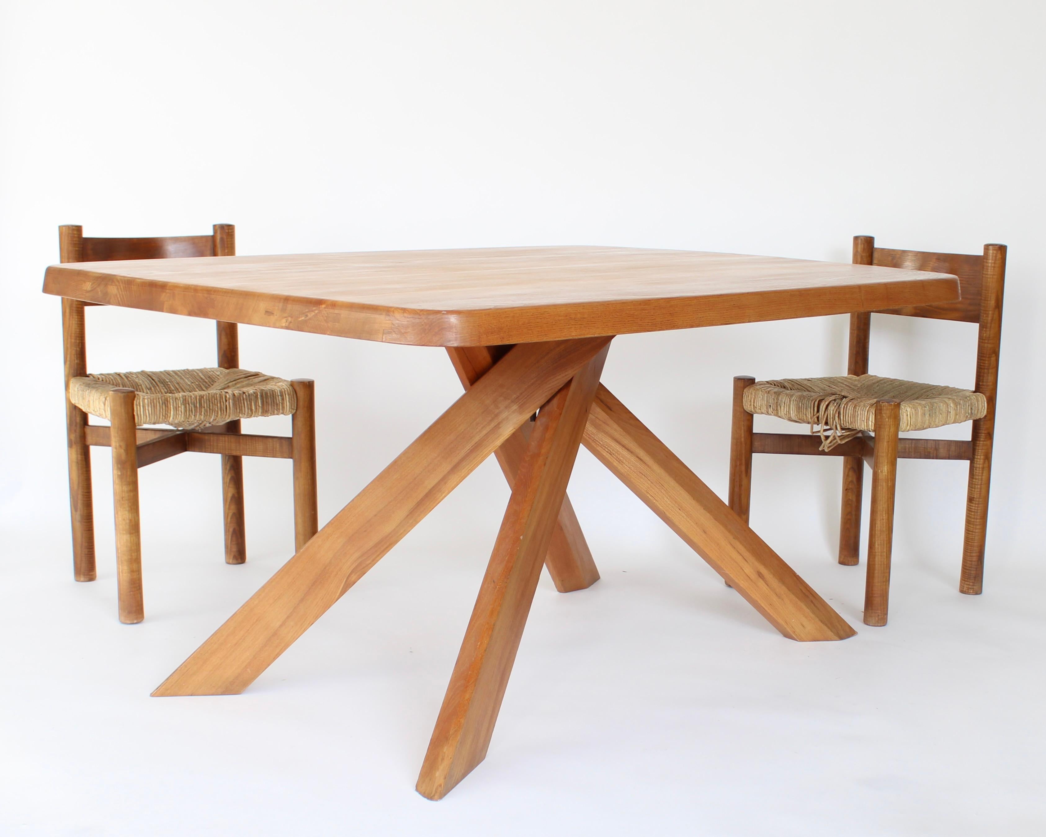 Table de salle à manger française Pierre Chapo Modèle T35B Orme, France, circa 1972 en vente 3