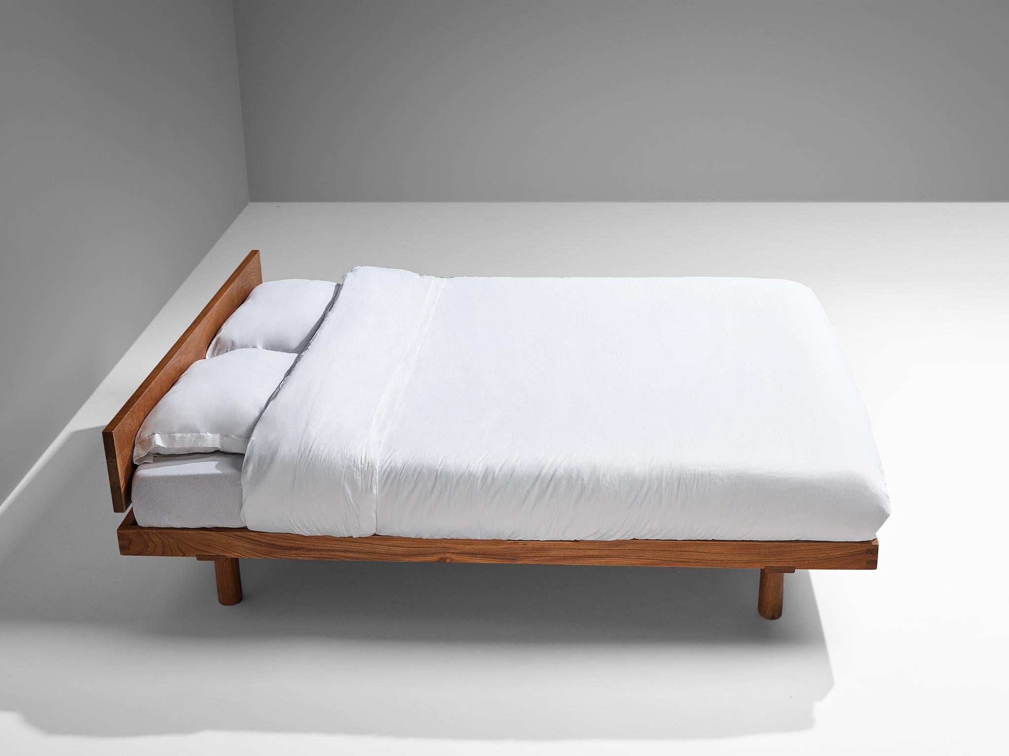 Pierre Chapo, 'Godot' king bed or daybed, model 'L01L', elm, France, design 1959.

This design is an early edition, created according to the original craft methodology of Pierre Chapo. The L01 bed by Pierre Chapo is characterized for its taut, sober