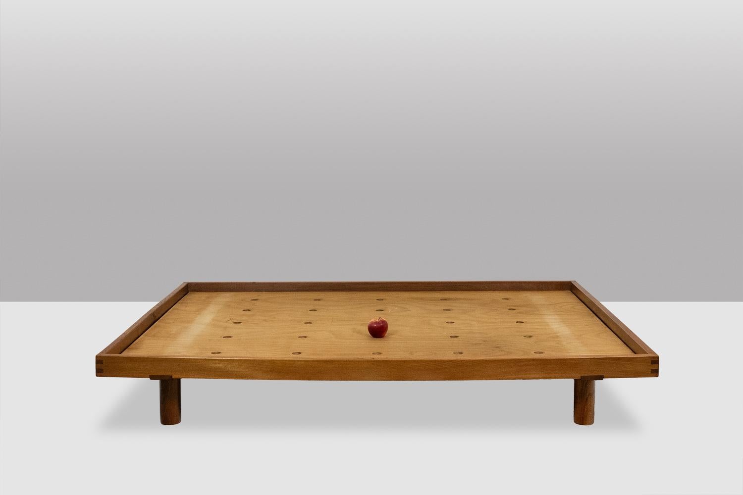 Pierre Chapo, by.

Bed in natural blond oak, Godot model, or L01 J. Assembly with straight tails, straight base.

French work realized in the 1960s.

Dimensions: H 30 x W 146 x D 196 cm

Reference: LS6248611A