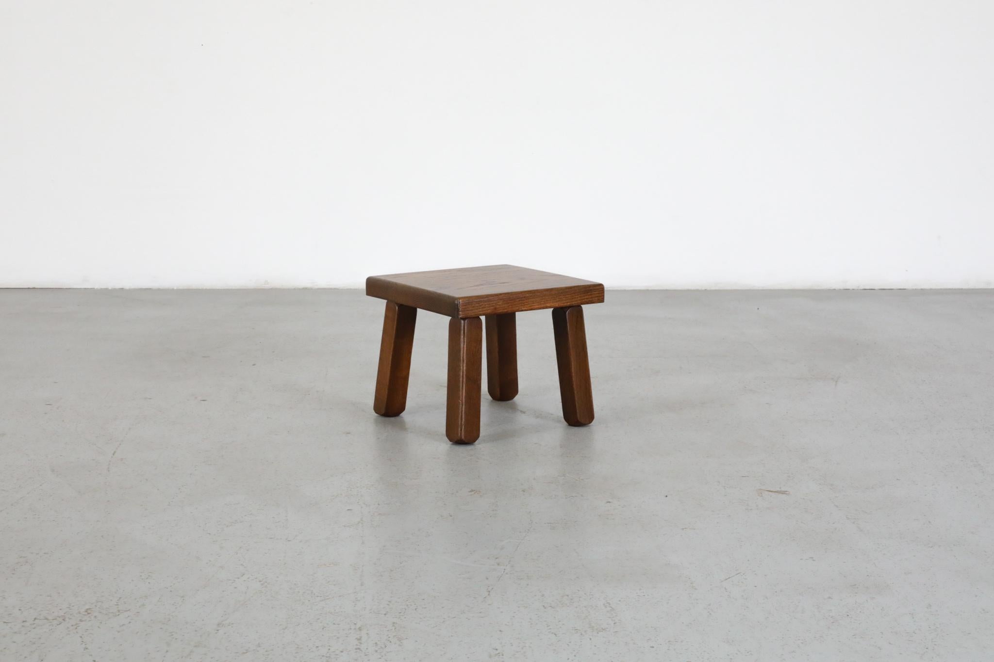 Néerlandais Table d'appoint ou tabouret brutaliste d'inspiration Pierre Chapo avec pieds épais en vente