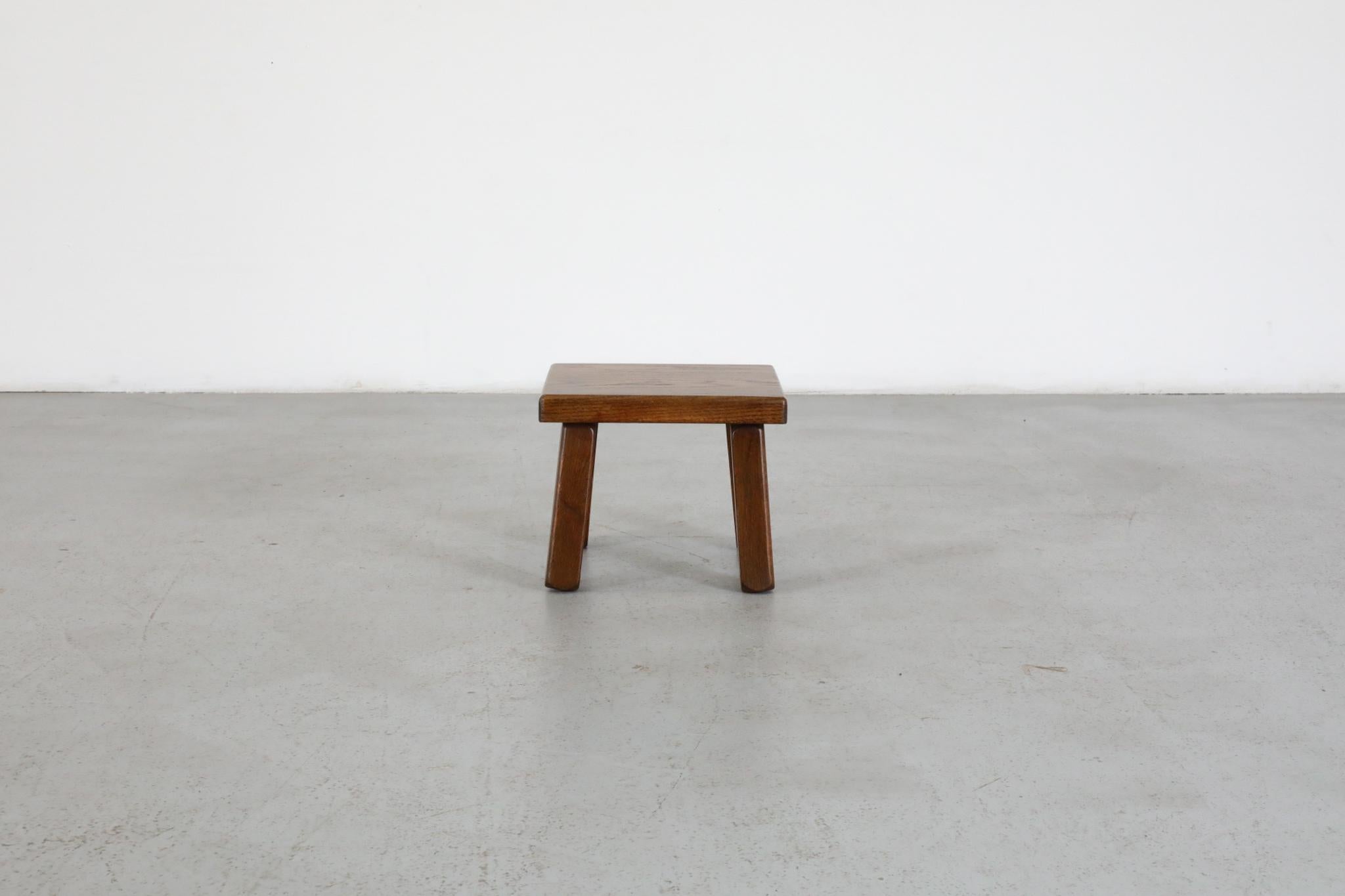 Table d'appoint ou tabouret brutaliste d'inspiration Pierre Chapo avec pieds épais Bon état - En vente à Los Angeles, CA