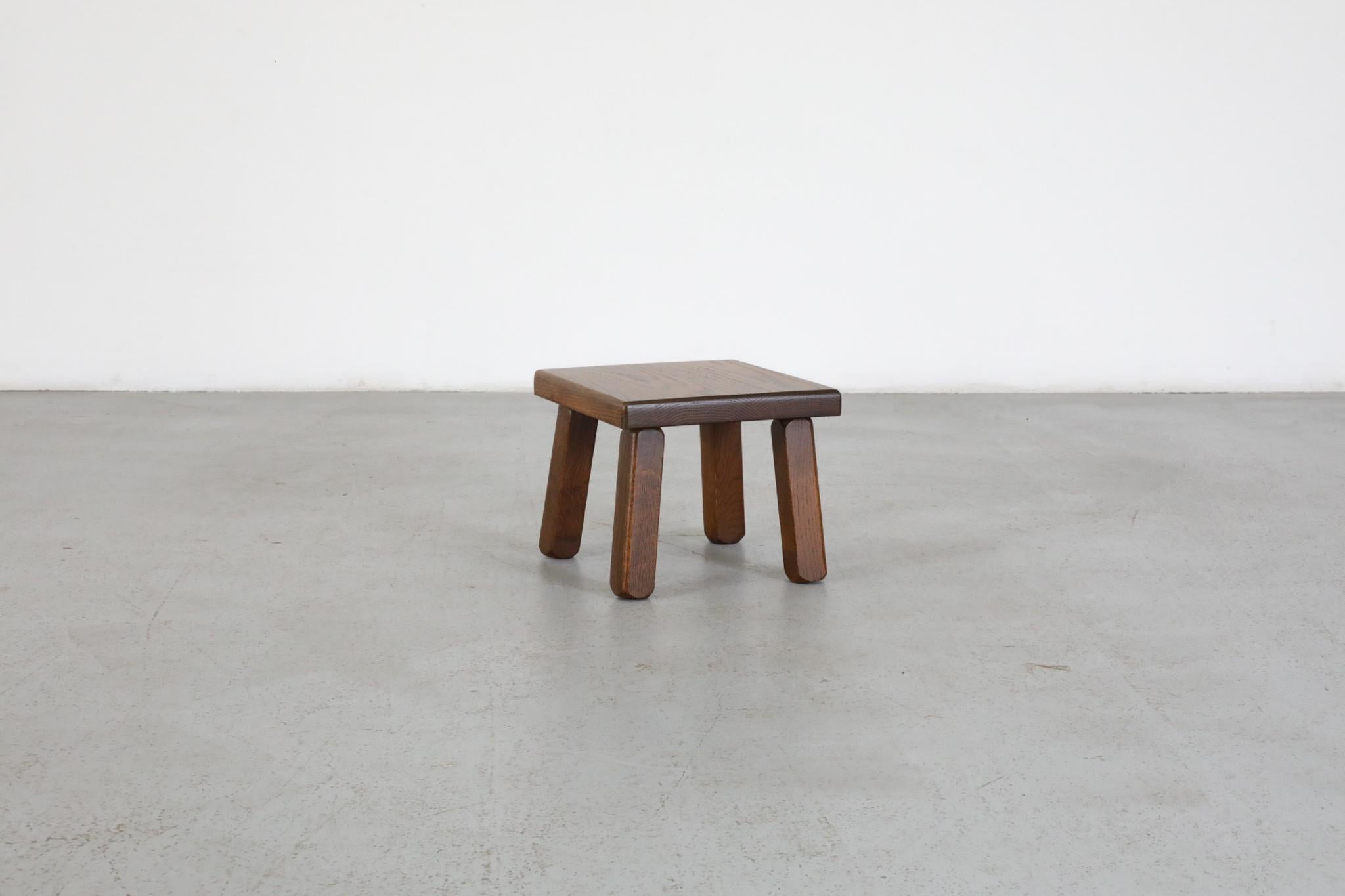 20ième siècle Table d'appoint ou tabouret brutaliste d'inspiration Pierre Chapo avec pieds épais en vente