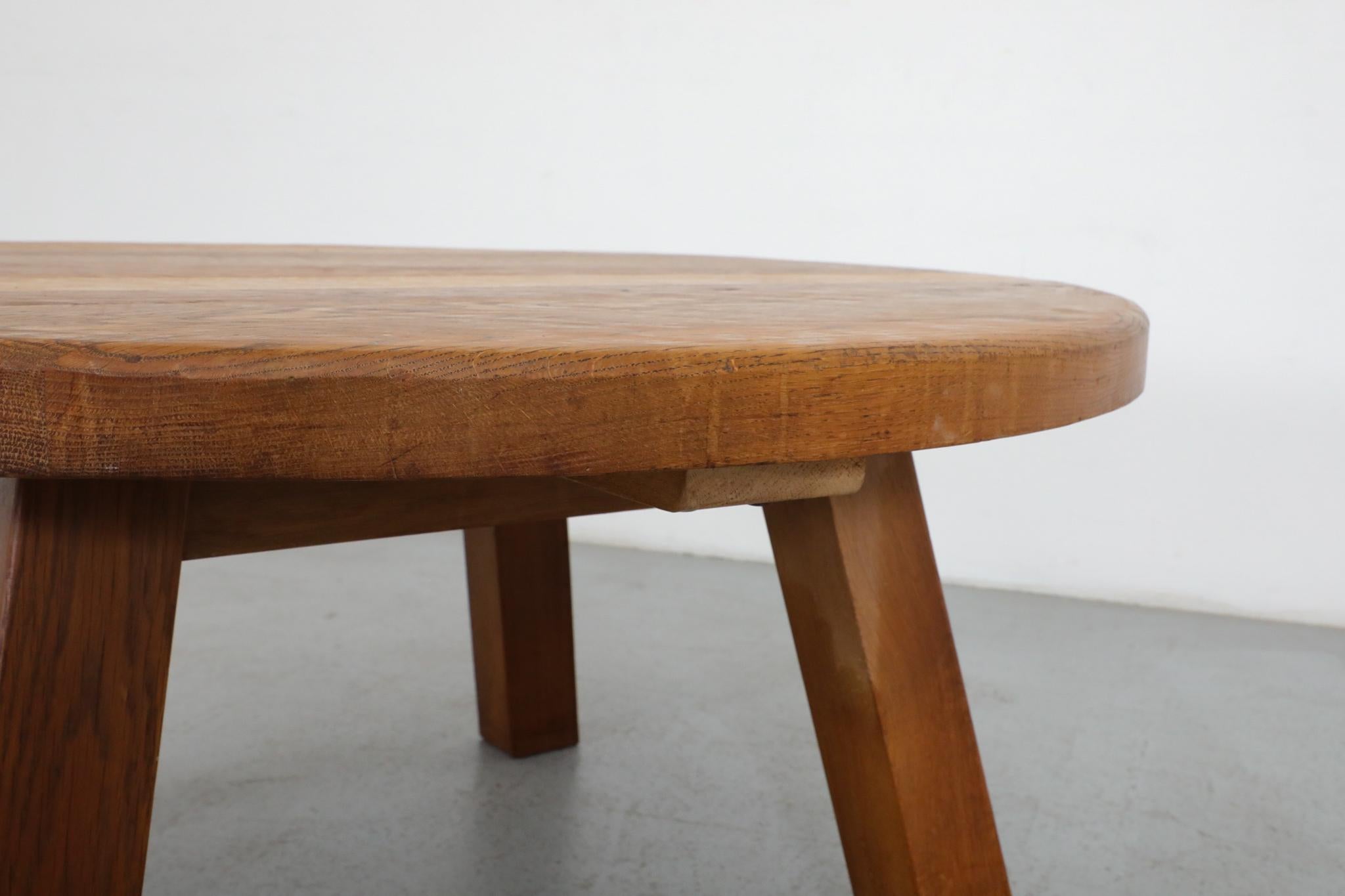 Table basse ronde en Oak Oak inspirée par Pierre Chapo avec un grain magnifique en vente 7