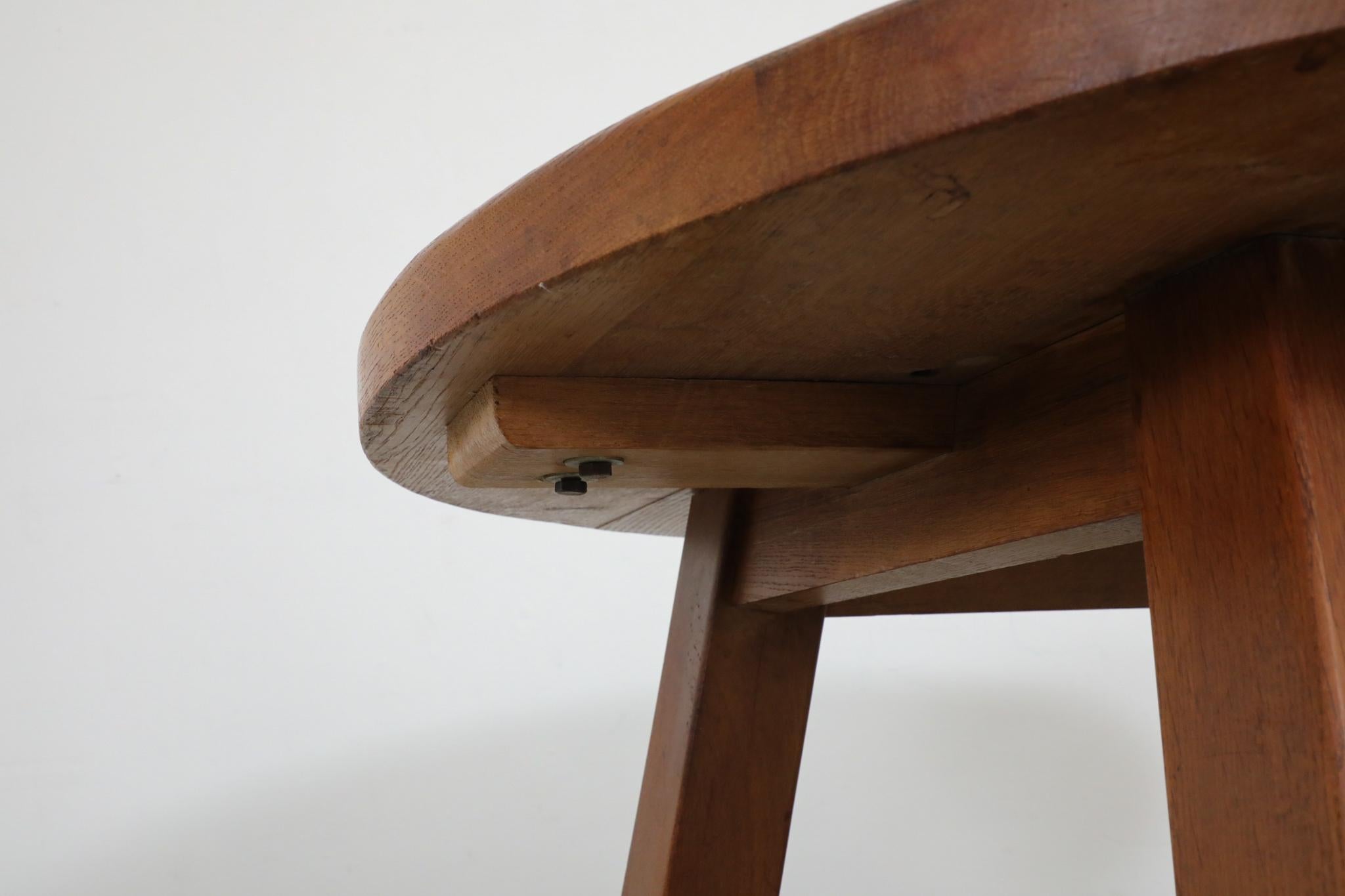 Table basse ronde en Oak Oak inspirée par Pierre Chapo avec un grain magnifique en vente 11