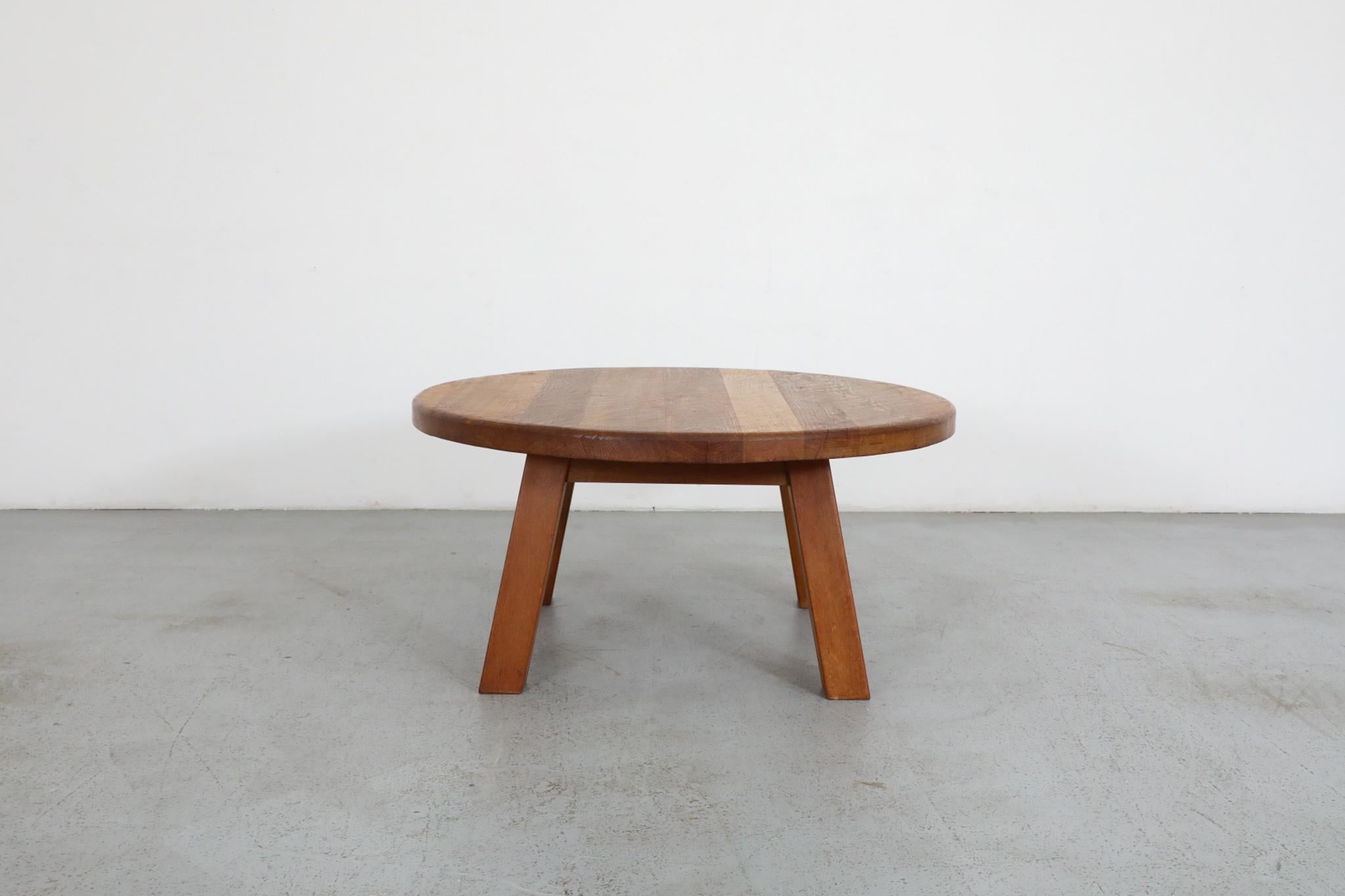 Table basse ronde en Oak Oak inspirée par Pierre Chapo avec un grain magnifique Bon état - En vente à Los Angeles, CA