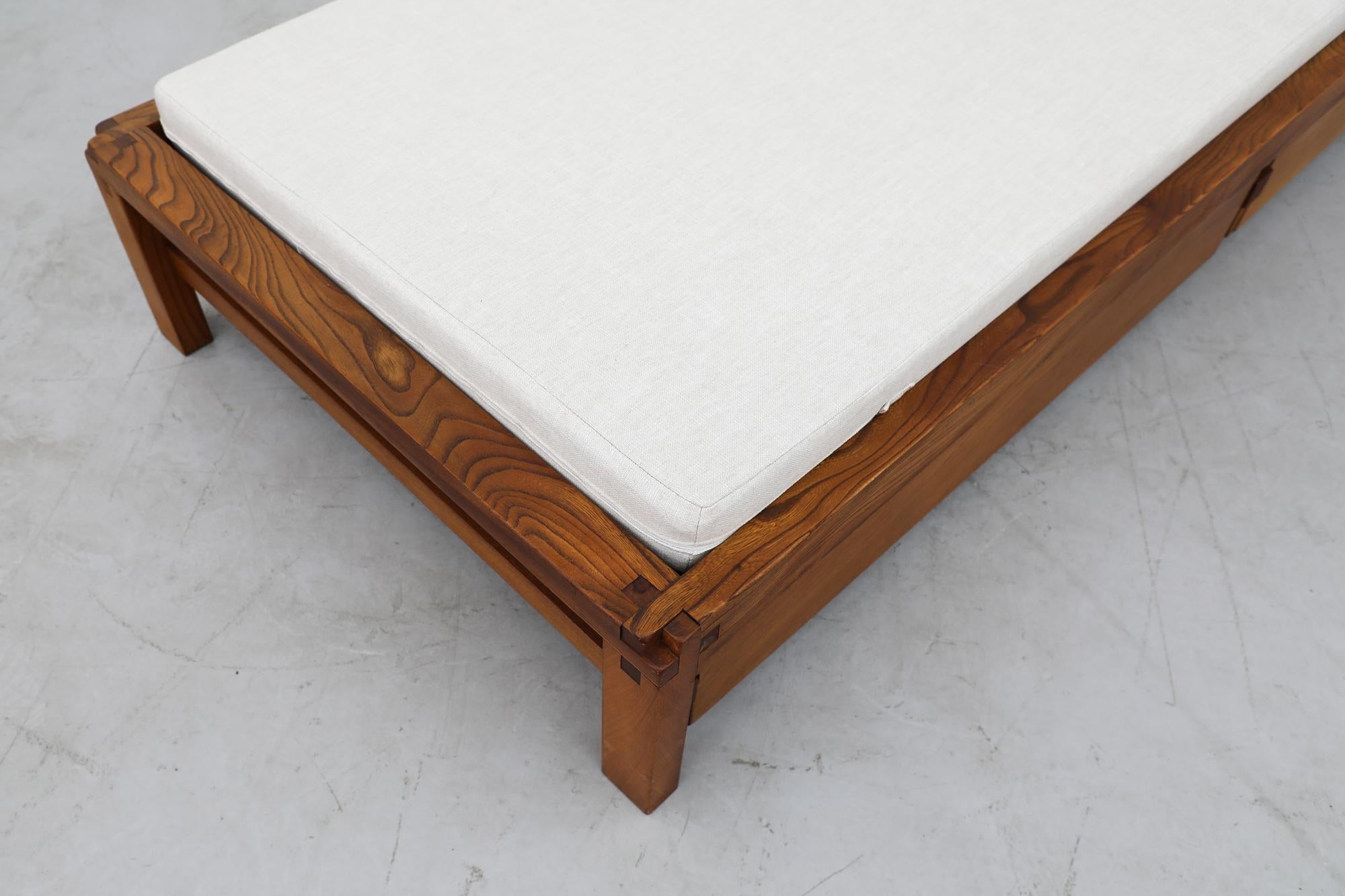 Pierre Chapo 'L03' Daybed in Elm with Storage & Newly Made Mattress, 1960s For Sale 7