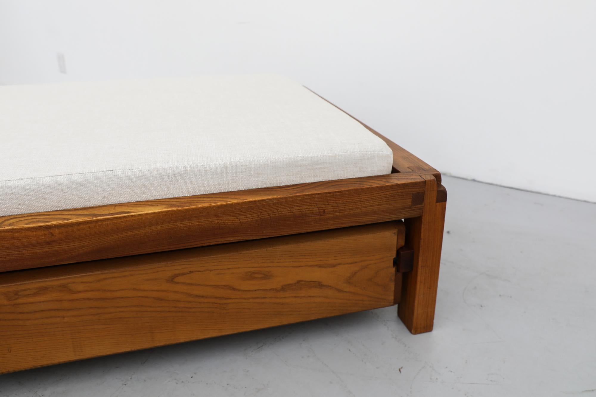 Pierre Chapo 'L03' Daybed in Elm with Storage & Newly Made Mattress, 1960s For Sale 8