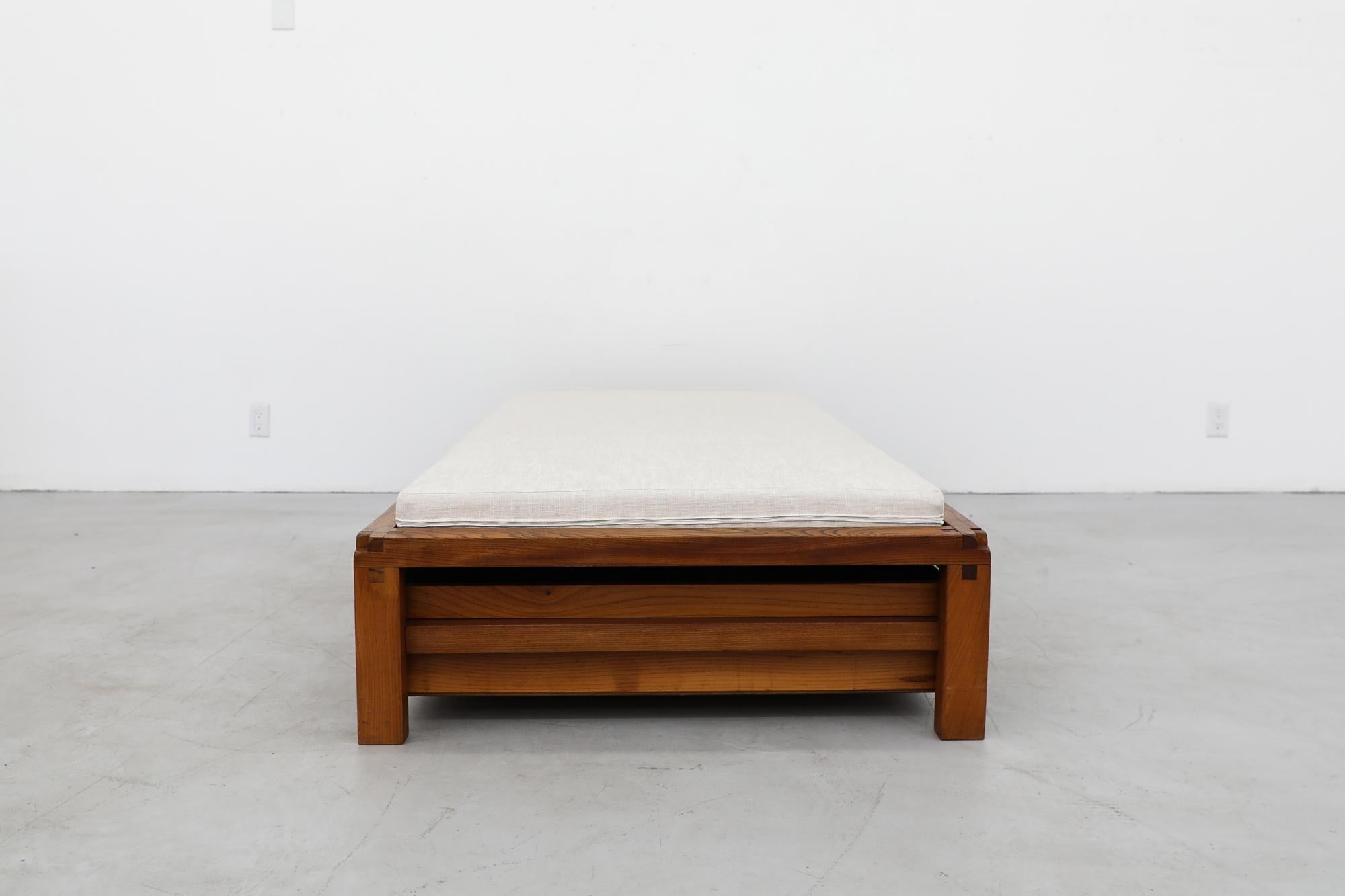 Pierre Chapo 'L03' Daybed in Elm with Storage & Newly Made Mattress, 1960s For Sale 1