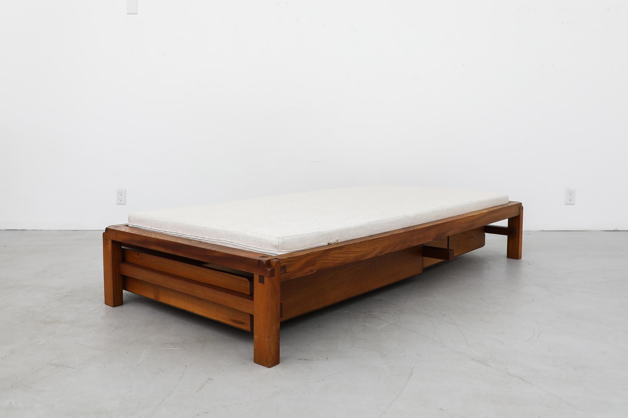 Pierre Chapo 'L03' Daybed in Elm with Storage & Newly Made Mattress, 1960s For Sale 3