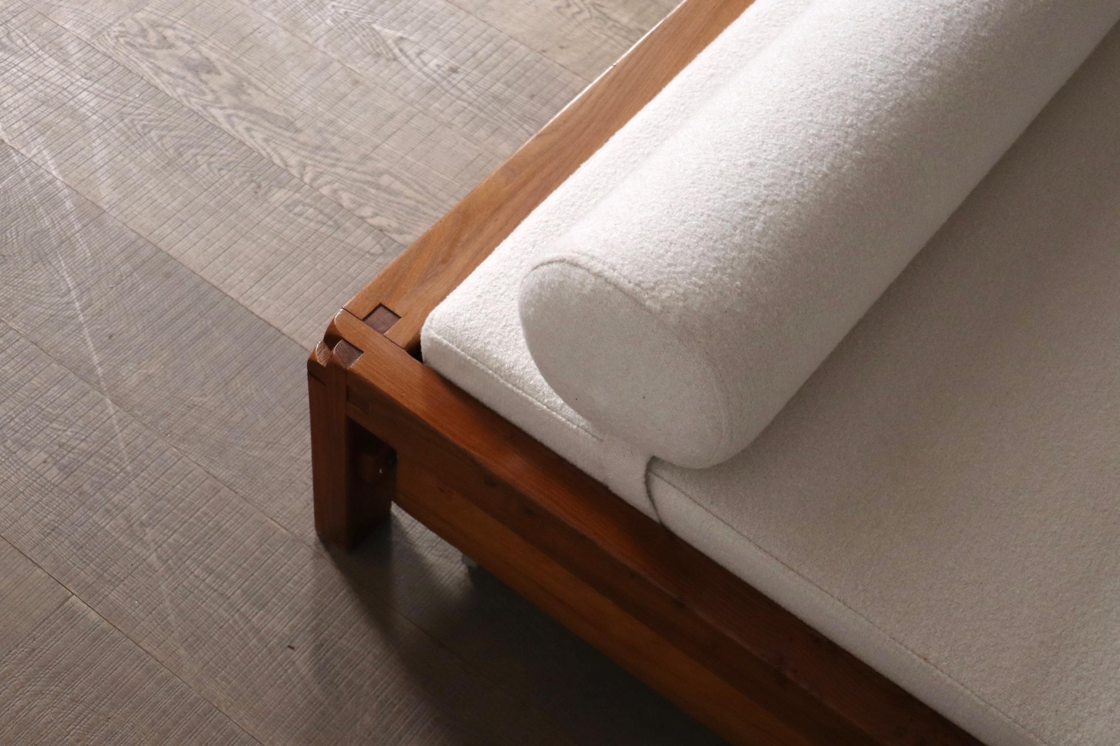 Pierre Chapo L03 Liege aus massivem Ulmenholz, Frankreich 1960er Jahre (Bouclé) im Angebot