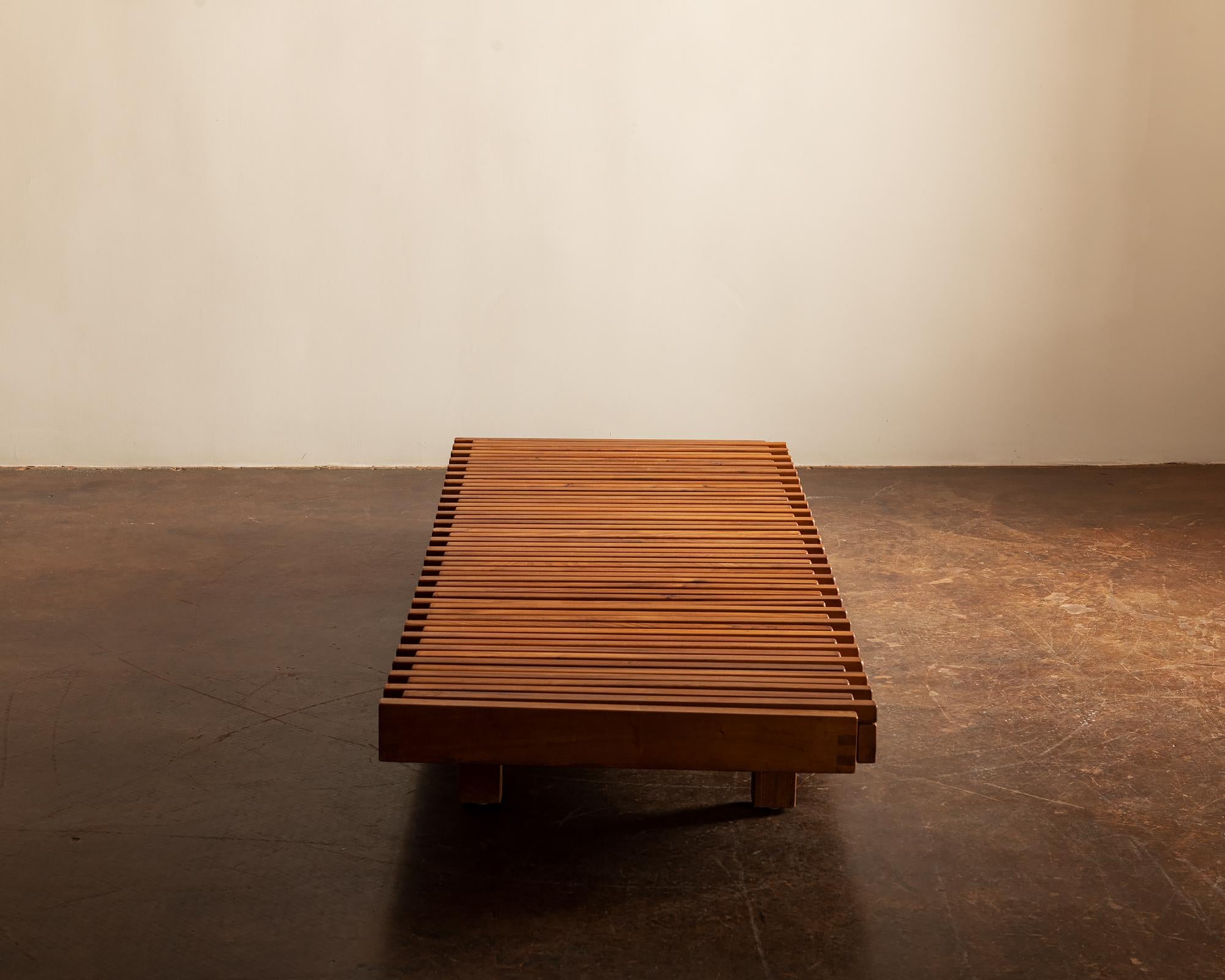 Mid-Century Modern Pierre Chapo L07 Extendable Daybed or Coffee Table in Solid Elm, France, 1963