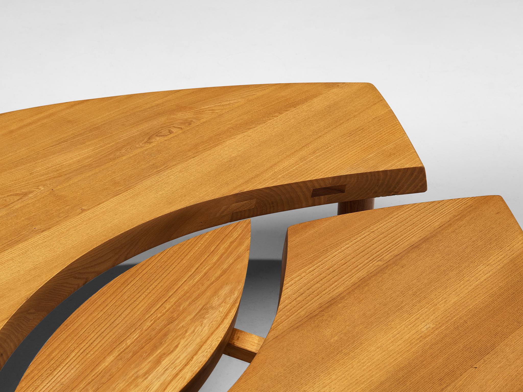 Postmoderne Pierre Chapo Grande table basse 'T22C' 'L'Oeil' en orme massif en vente