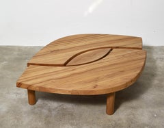 Table basse en orme massif Pierre Chapo "L'Oeil" ou "T22C", France, circa 1970