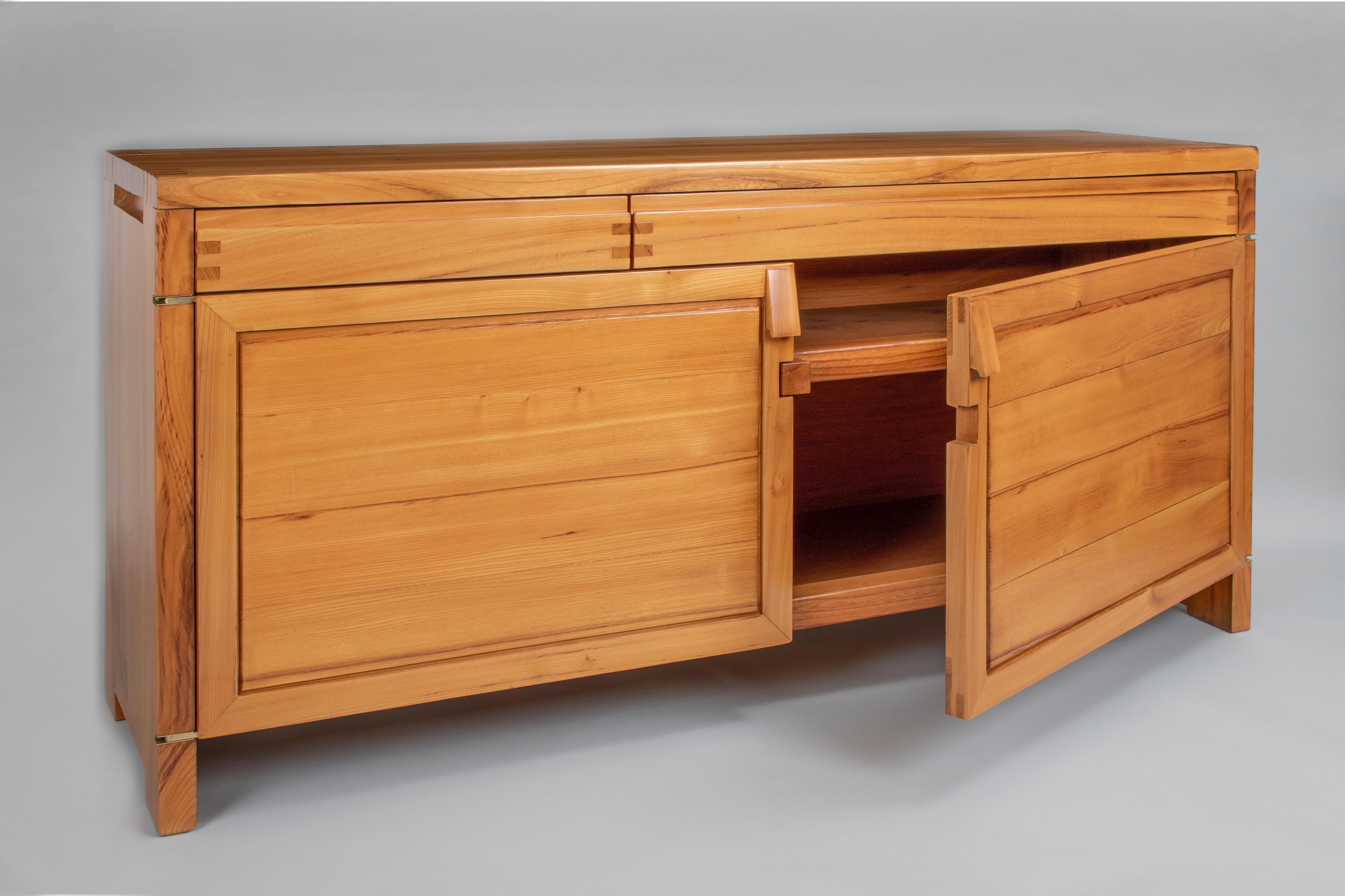 Pierre Chapo Long Crafted Elm Cabinet with Exposed Joints, France 1960's In Good Condition In New York, NY