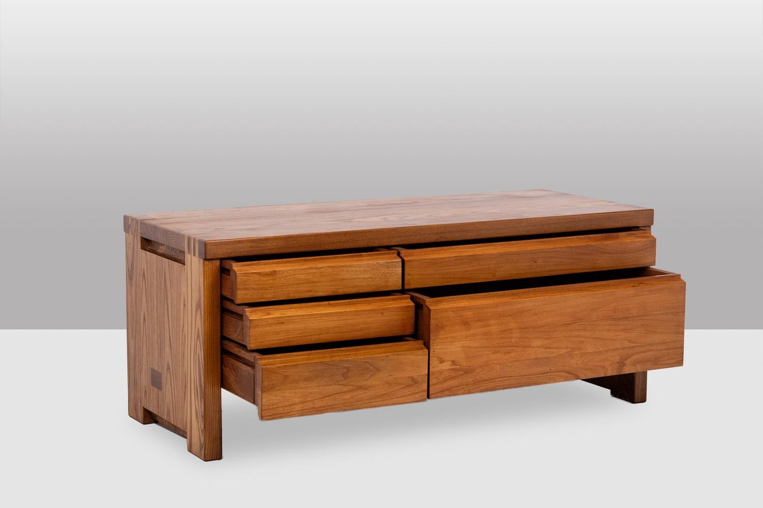 French Pierre Chapo. Low chest of drawers in blond elm. Circa 1970. For Sale