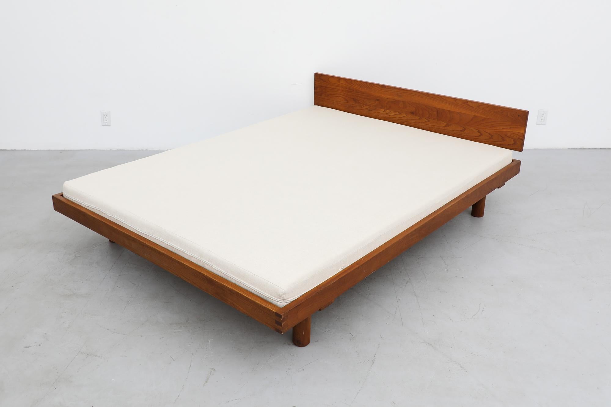 Pierre Chapo Model 'Godot/L01' Double Bed with Headboard in Elm, 1960s For Sale 2