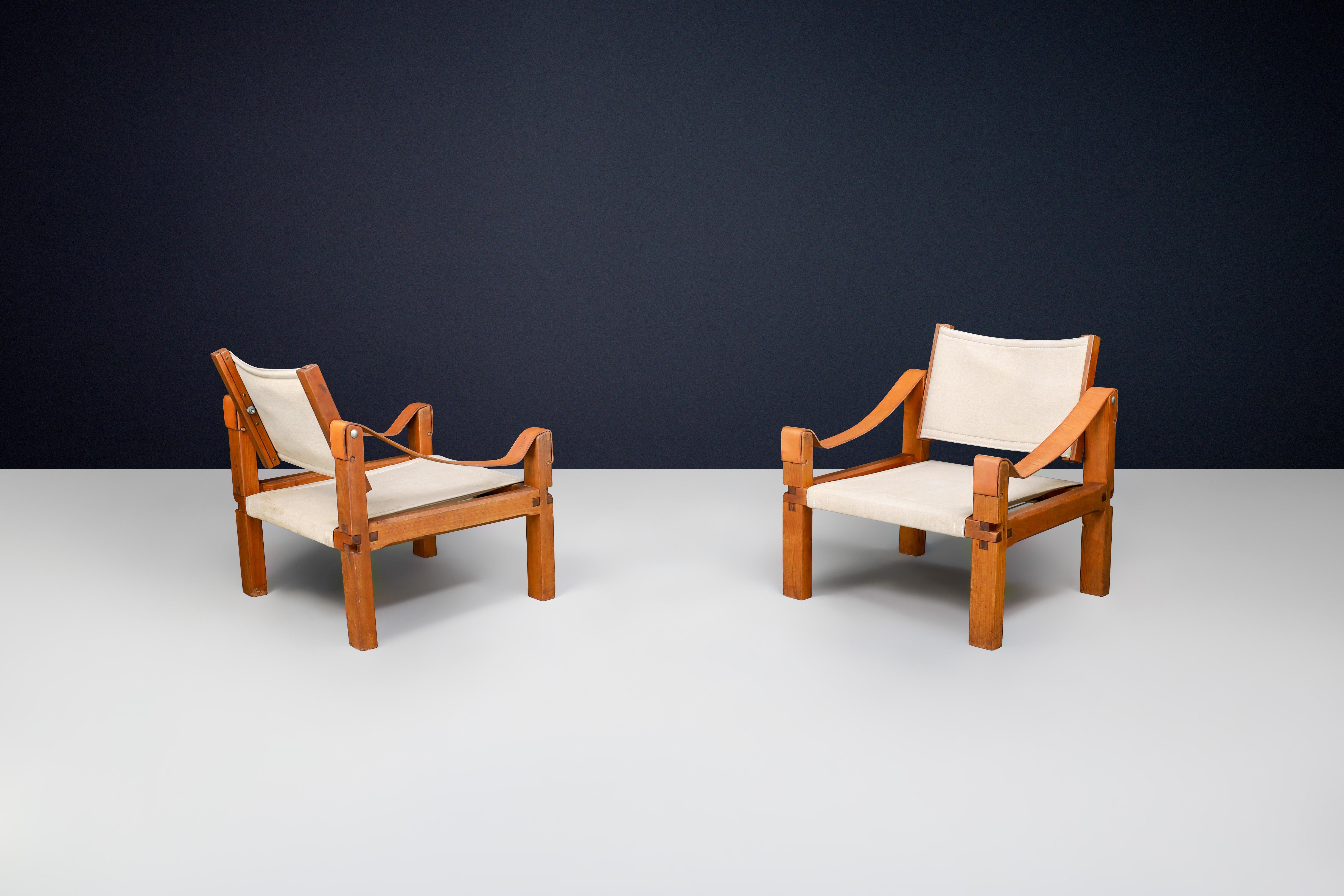 Pierre Chapo, paire de fauteuils modèle S10 en cuir d'orme et toile, France, années 1960 en vente 3
