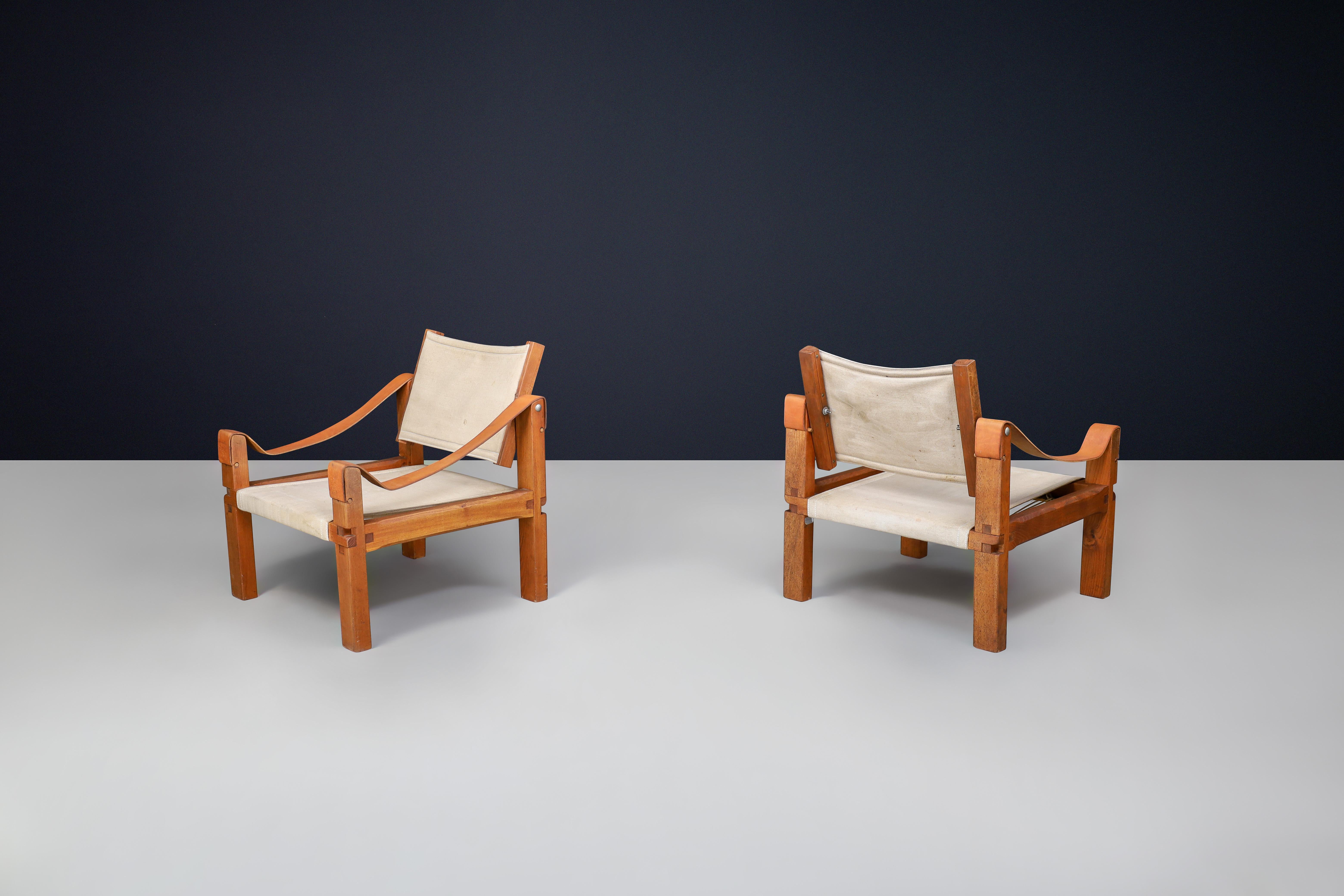 Français Pierre Chapo, paire de fauteuils modèle S10 en cuir d'orme et toile, France, années 1960 en vente