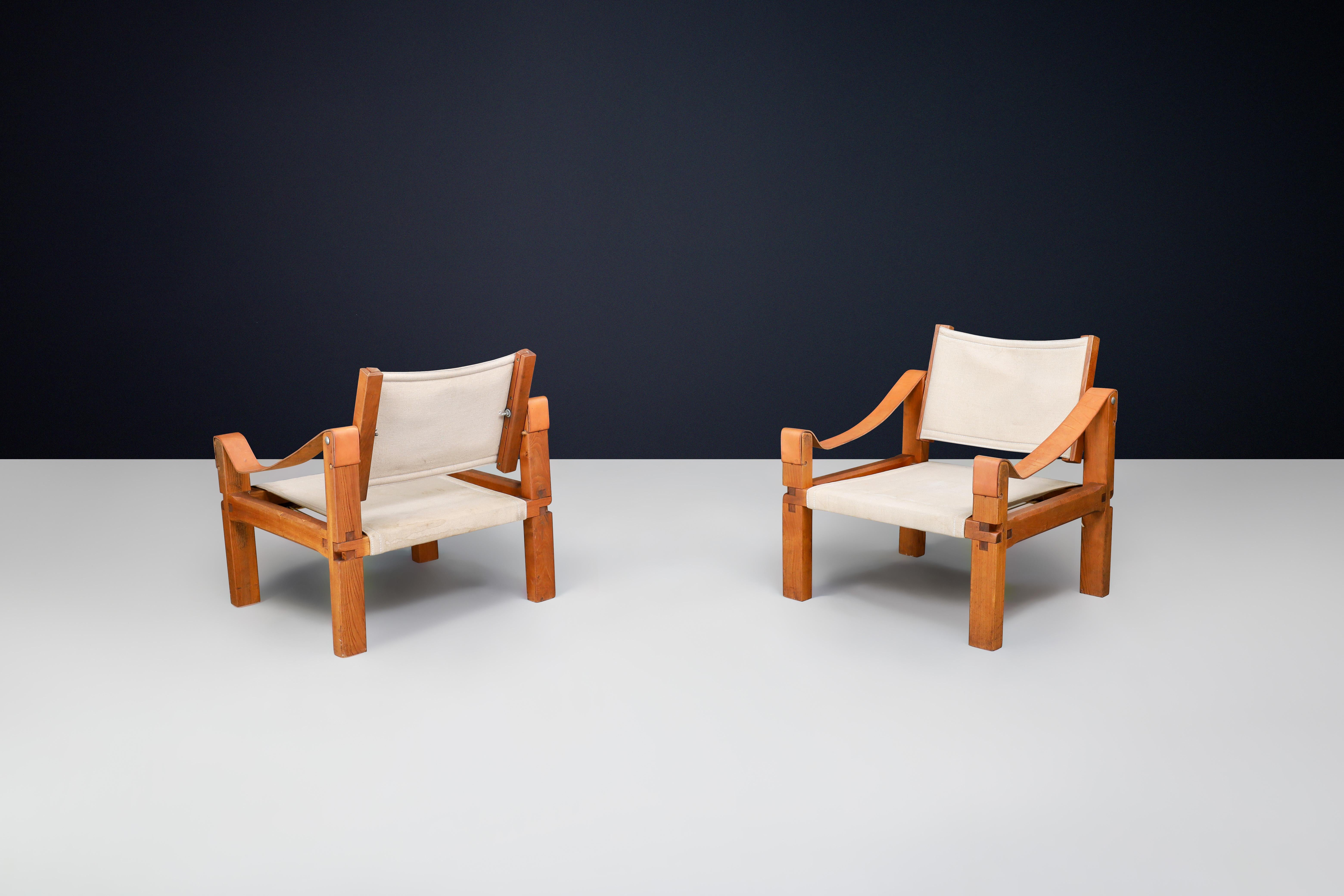 Cuir Pierre Chapo, paire de fauteuils modèle S10 en cuir d'orme et toile, France, années 1960 en vente