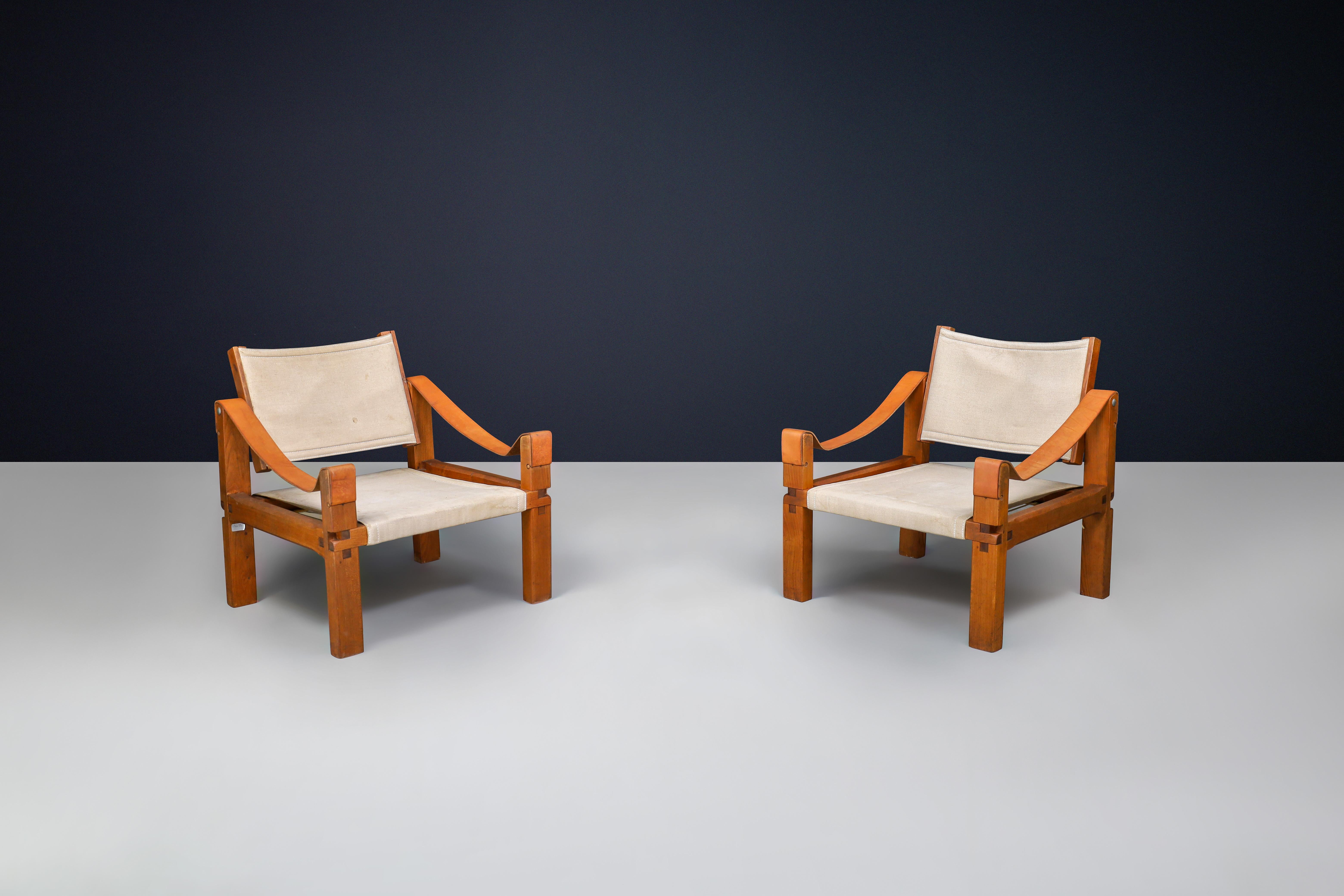 Pierre Chapo, paire de fauteuils modèle S10 en cuir d'orme et toile, France, années 1960 en vente 1