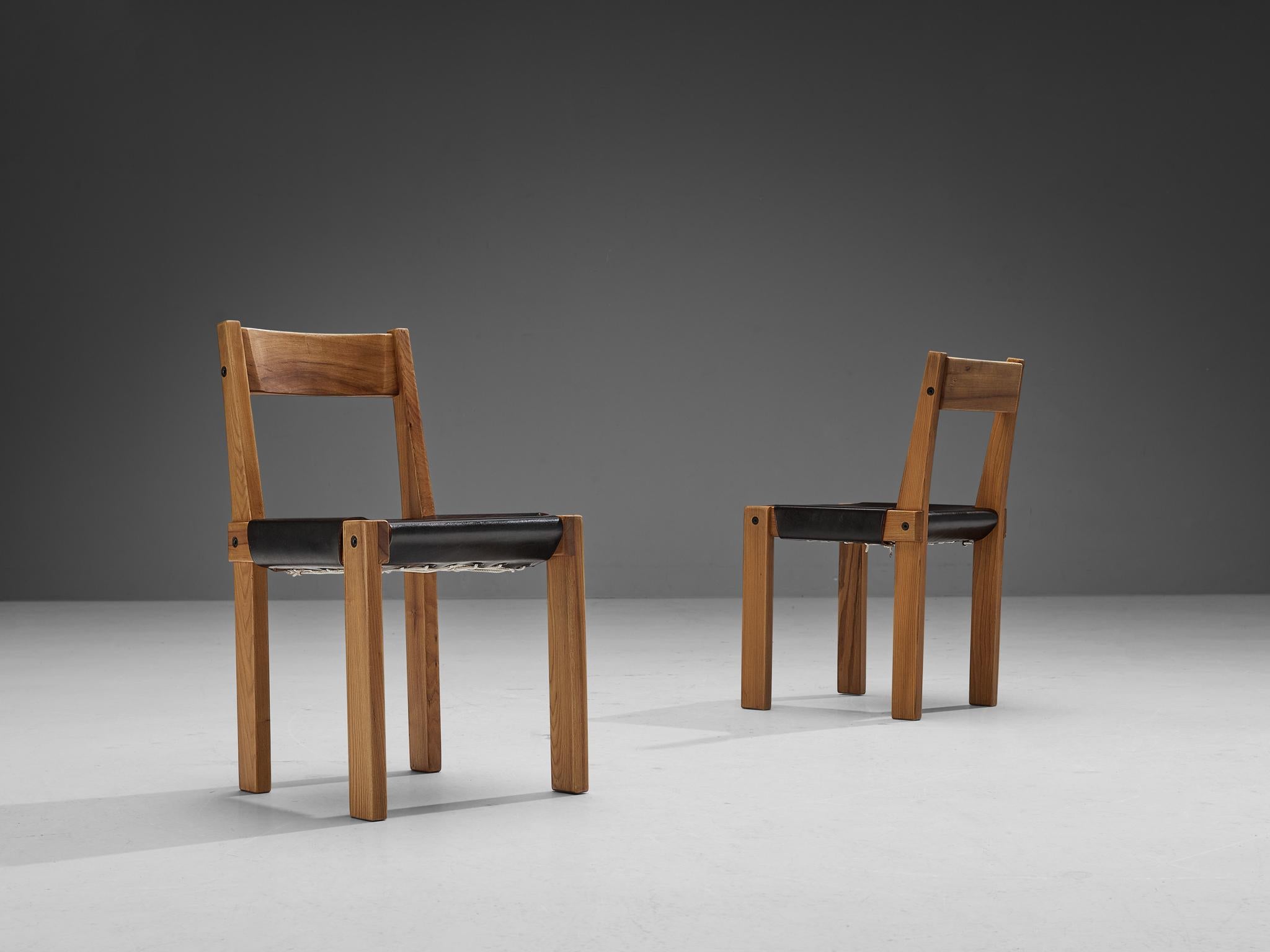 Pierre Chapo, pair of dining chairs model 'S24', elm, leather, rope, France, 1960s

This design is an early edition, created according to the original craft methodology of Pierre Chapo. Dining chairs in solid elmwood with saddle leather seating and