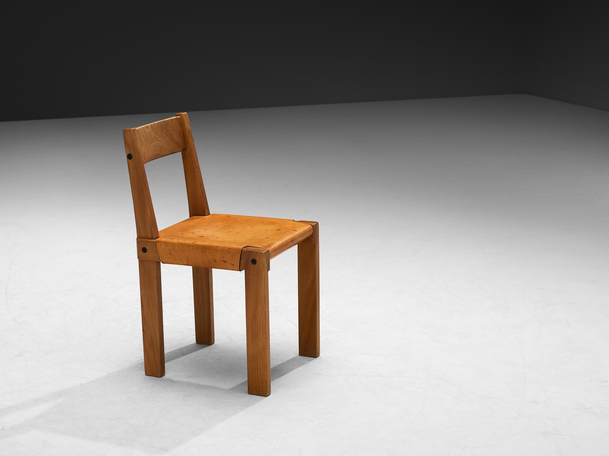 Pierre Chapo Pair of 'S24' Dining Chairs in Cognac Leather and Elm mediados del siglo XX en venta