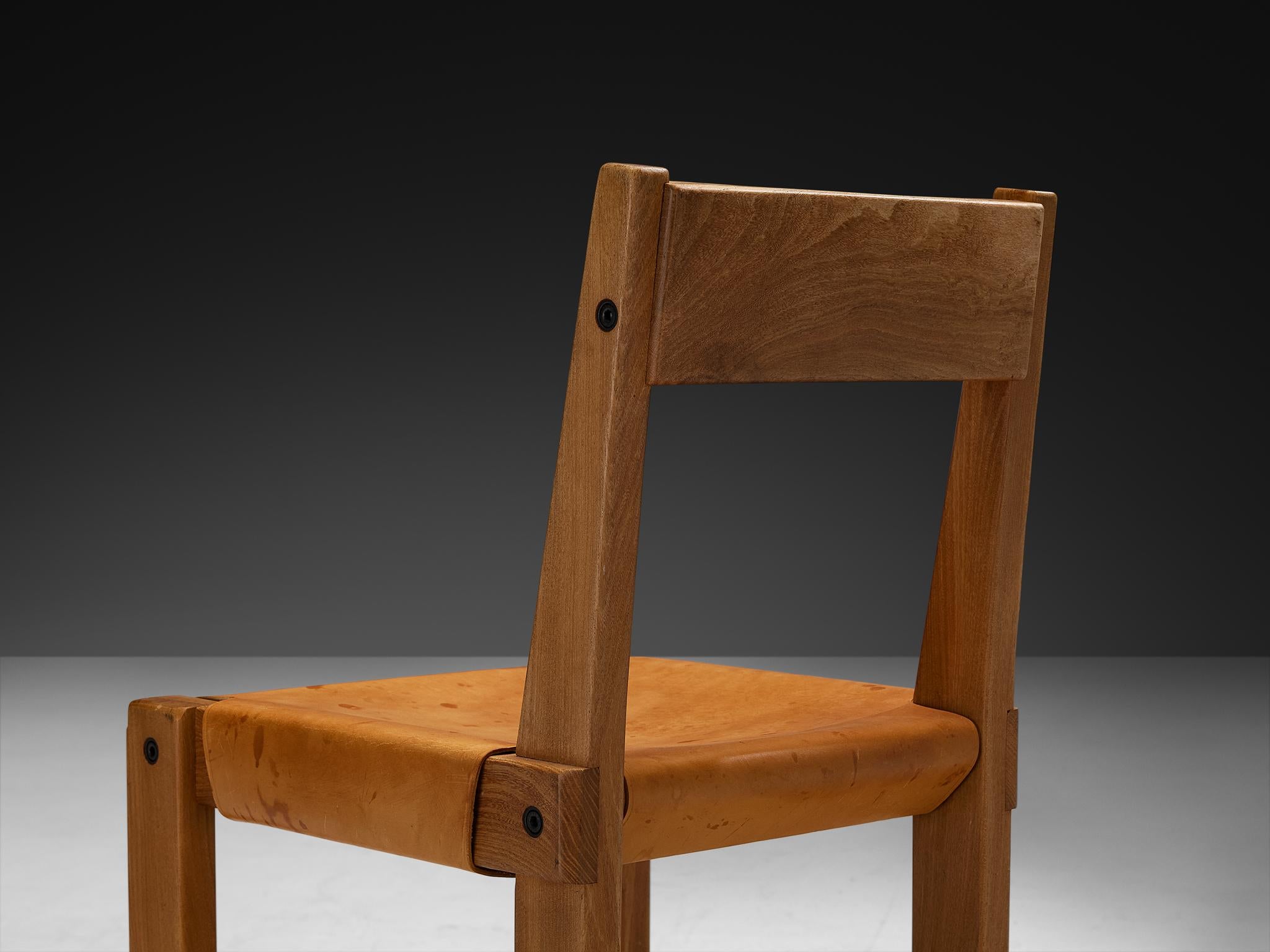 Pierre Chapo Pair of 'S24' Dining Chairs in Cognac Leather and Elm Latón en venta