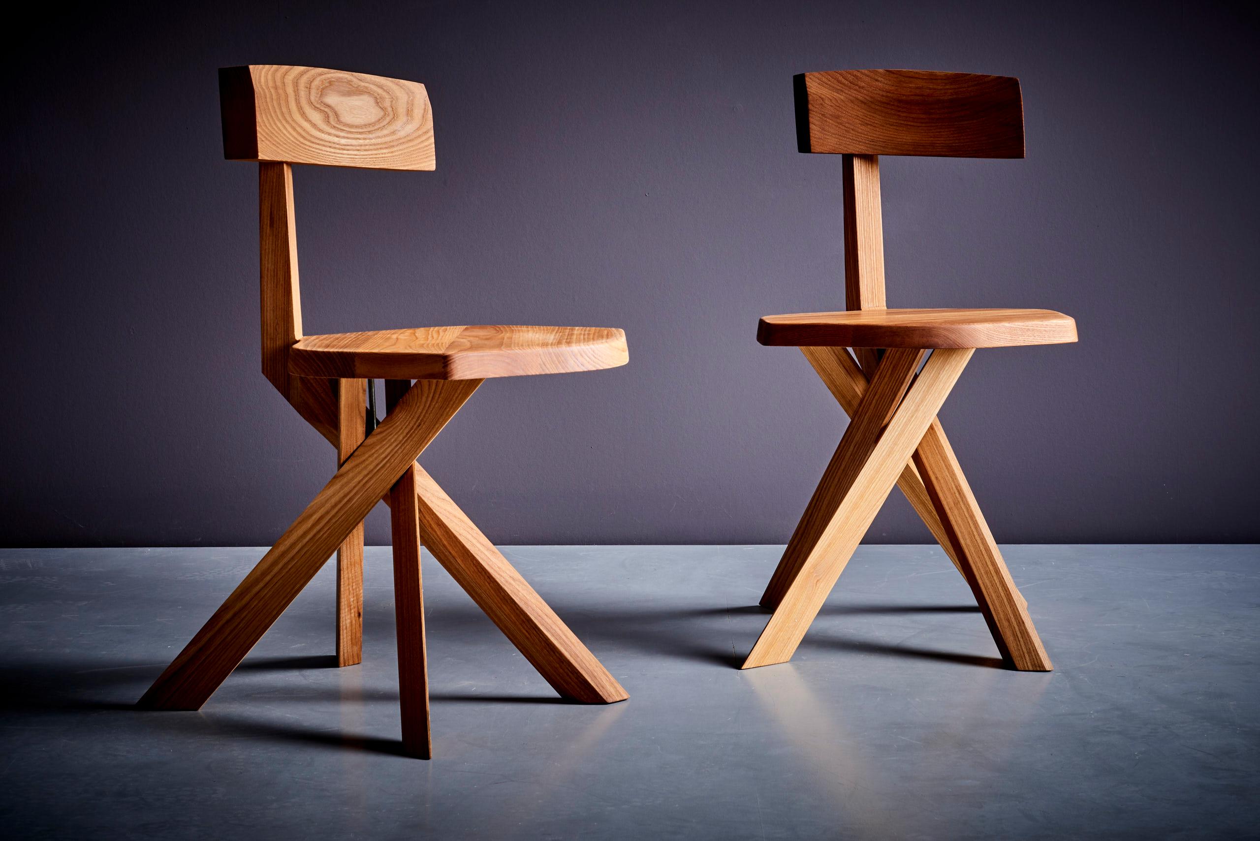 Pierre Chapo Paar S34A Stühle aus Ulmenholz, Frankreich - 2024. Jetzt verfügbar.