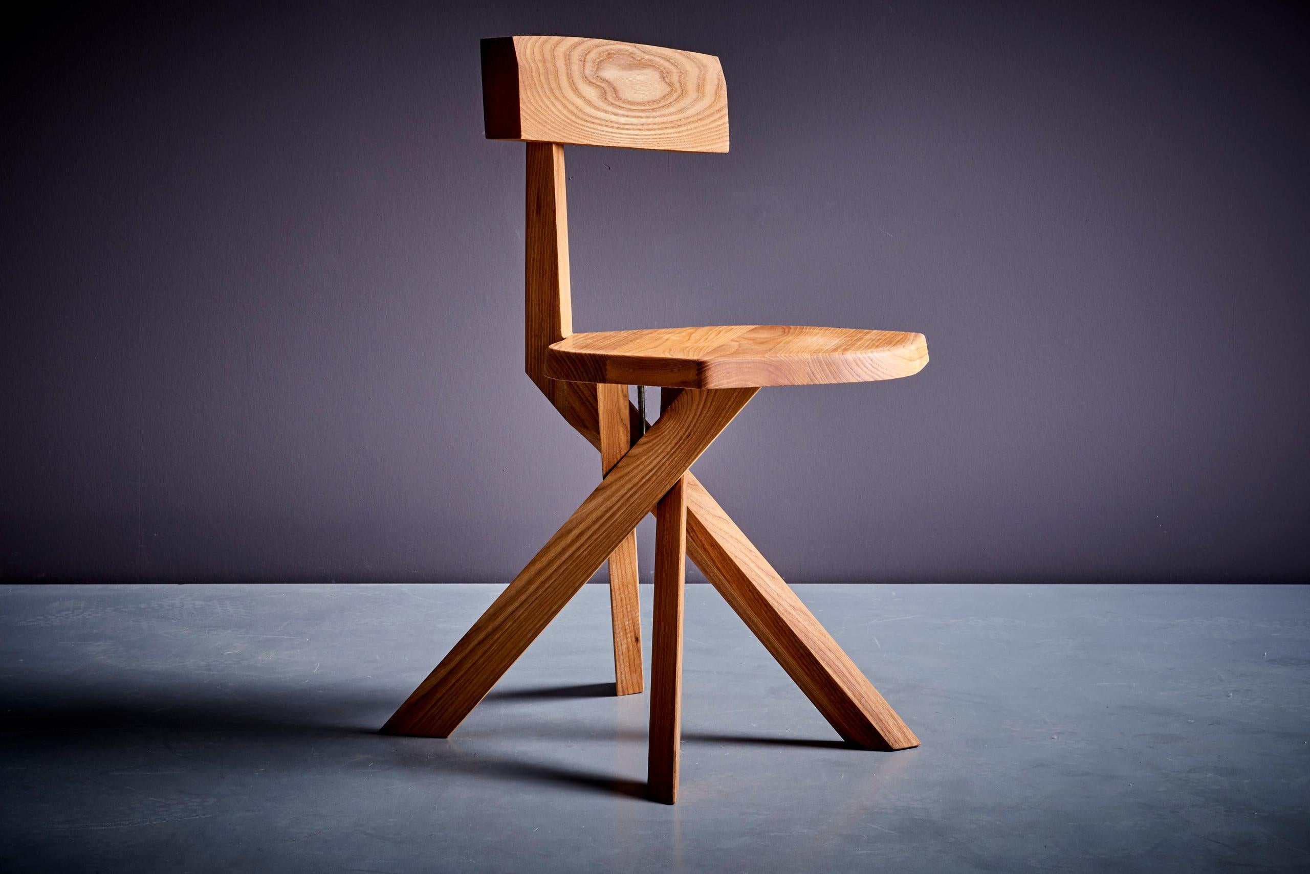 Pierre Chapo, Paar S34A-Stühle aus Ulmenholz, Frankreich, 2024 (21. Jahrhundert und zeitgenössisch) im Angebot