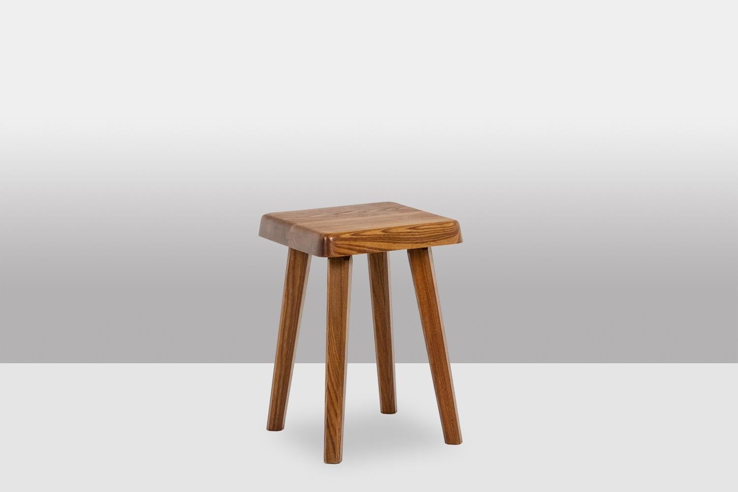 Pierre Chapo. Pareja de taburetes en olmo rubio natural. 1970s. Francés en venta
