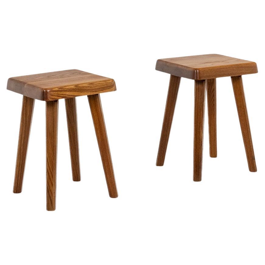 Pierre Chapo. Pareja de taburetes en olmo rubio natural. 1970s. en venta