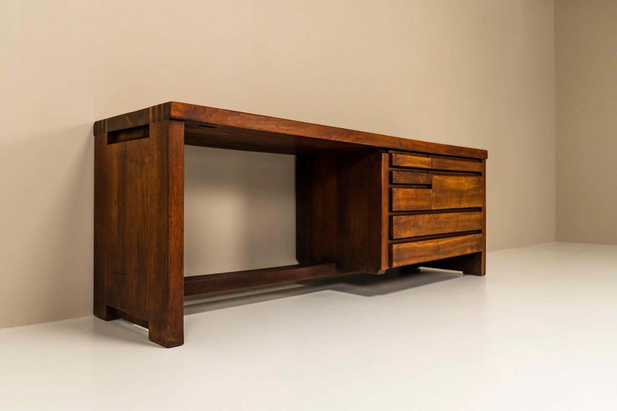 Pierre Chapo 'R05' Dressing Table in Walnut, France 1960s In Good Condition For Sale In Hellouw, NL