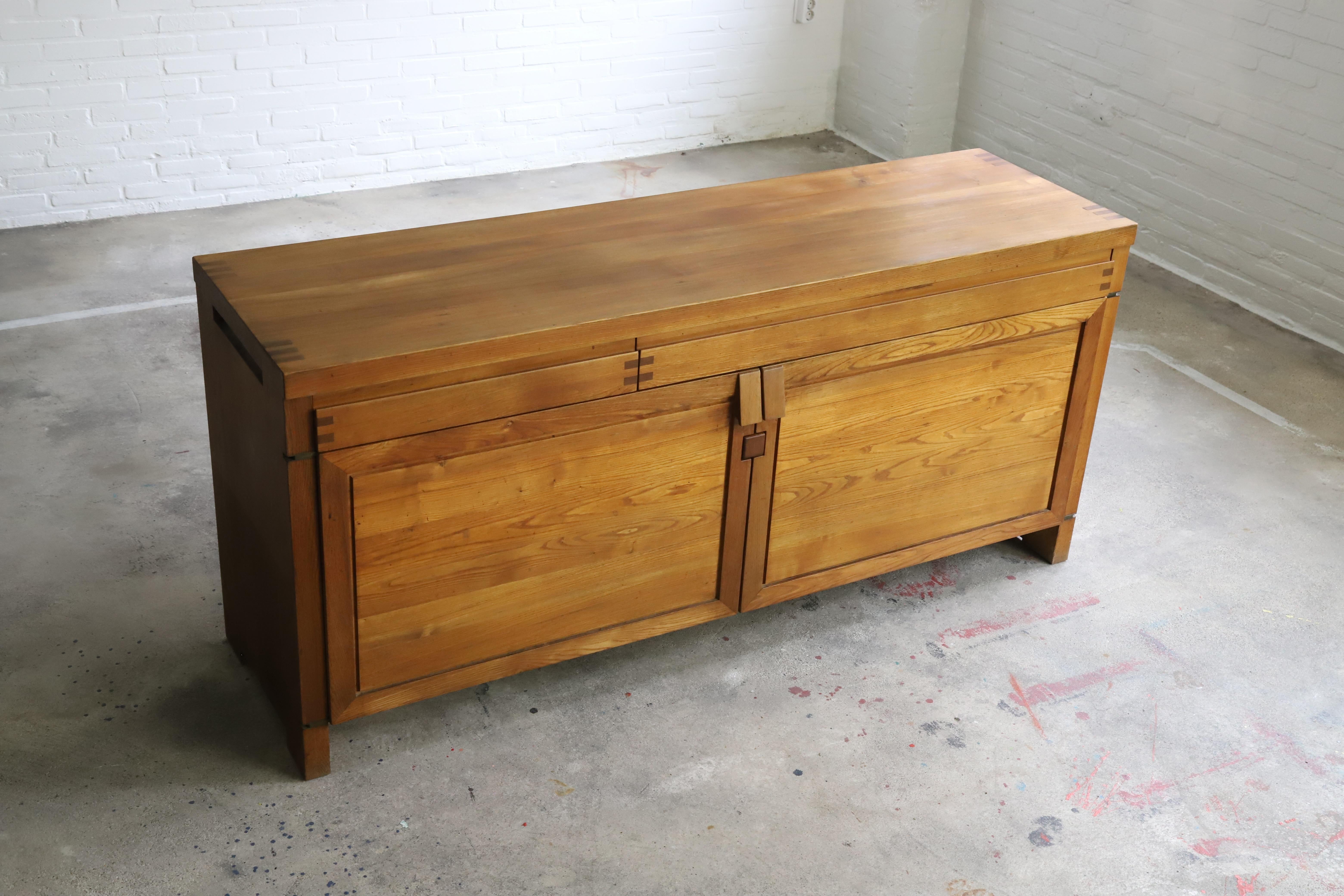 Mid-Century Modern Pierre Chapo 'R08' sideboard in solid Elm, France 1970's en vente