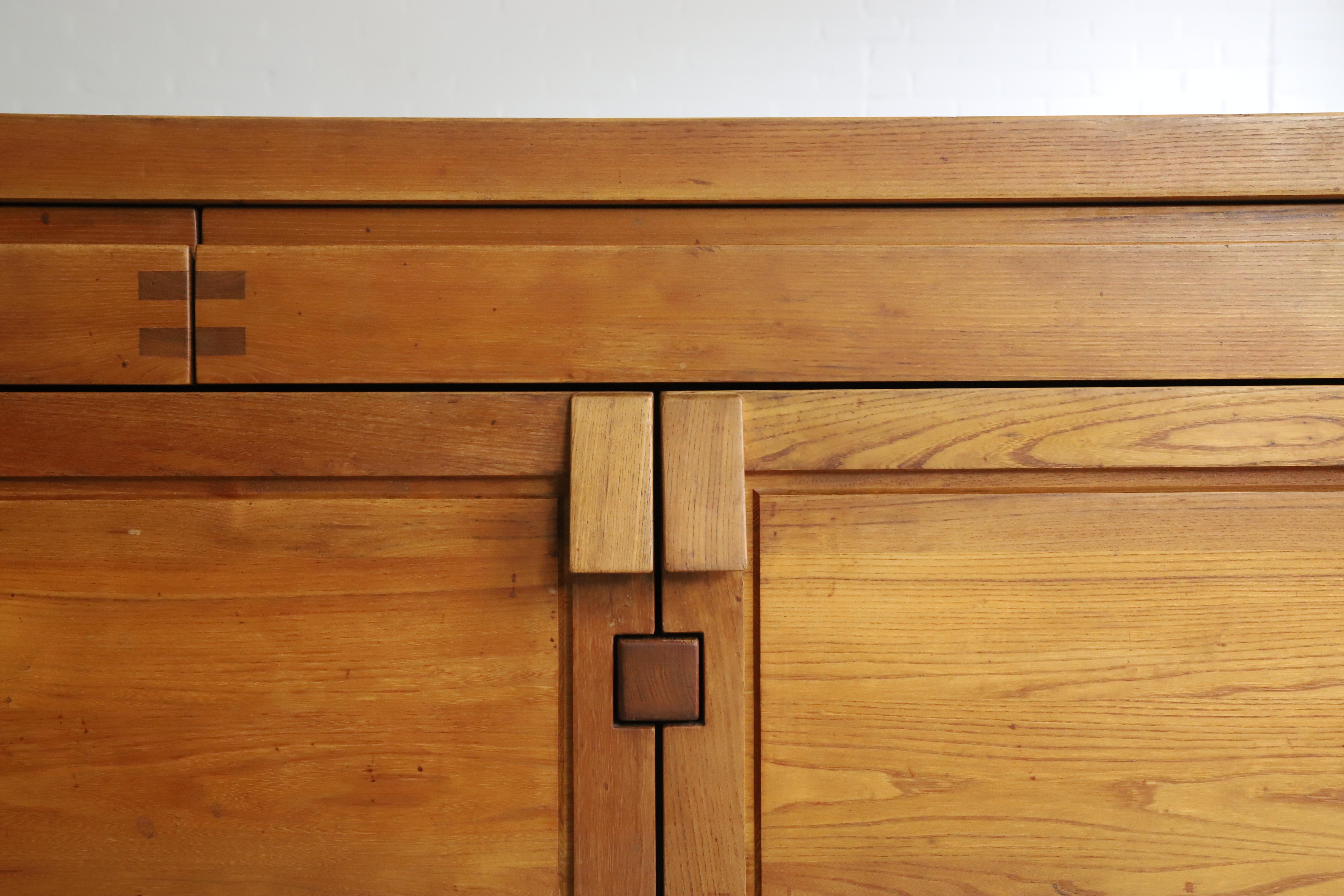 Français Pierre Chapo 'R08' sideboard in solid Elm, France 1970's en vente