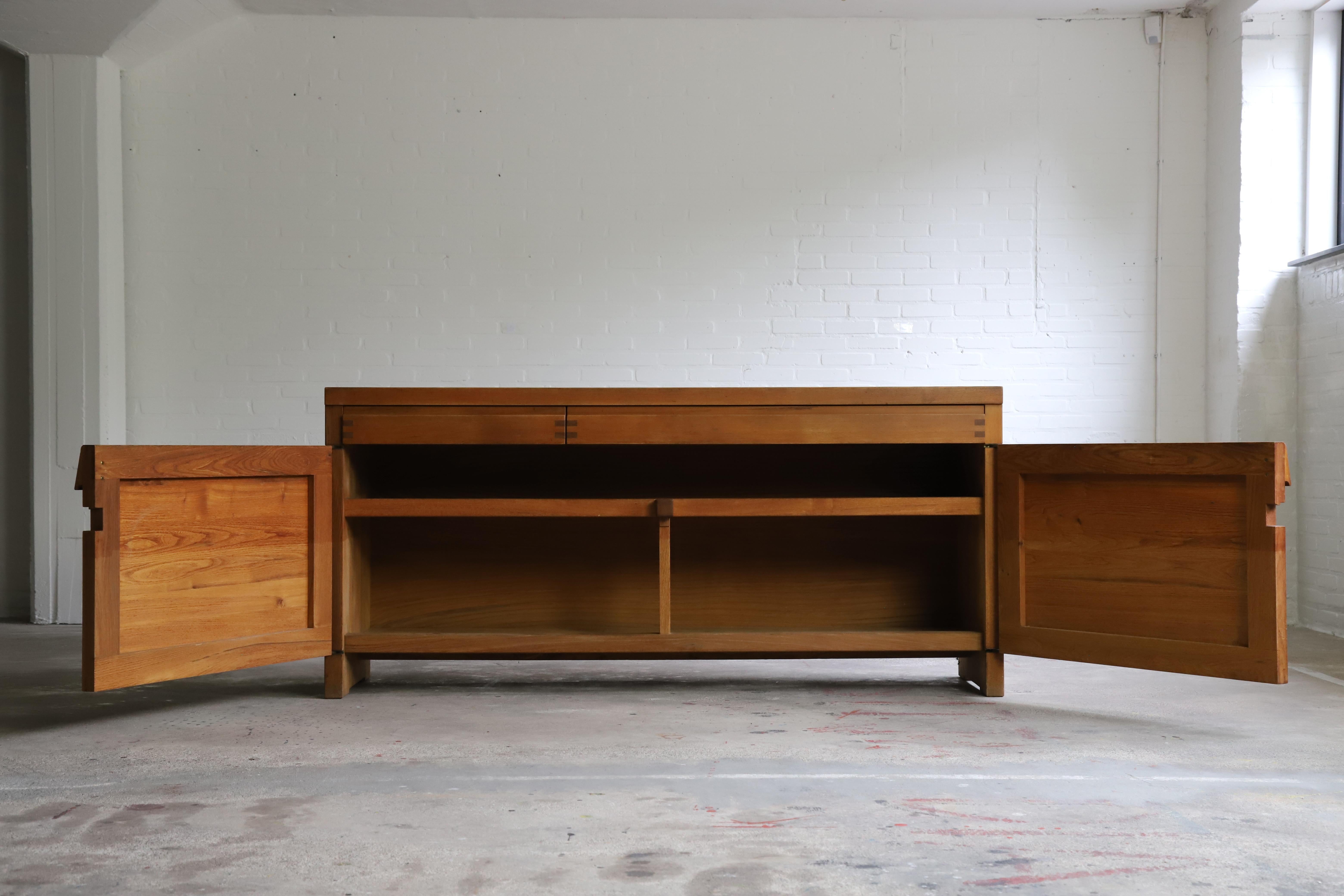 Pierre Chapo 'R08' sideboard in solid Elm, France 1970's en vente 2