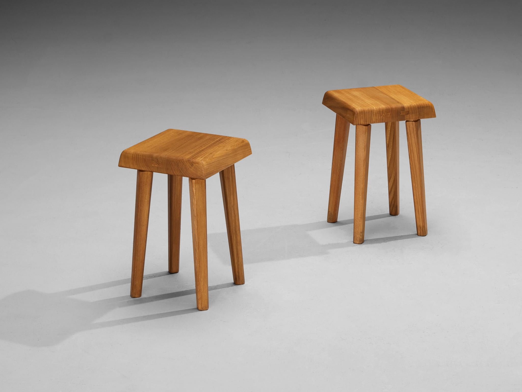 Pierre Chapo, stools, model 'S01A', solid elm, France, design 1962

This set of modernized farm stools have a robust and rustic character and showcases the characteristics of Pierre Chapo. First of all the material is typical for Chapo who preferred