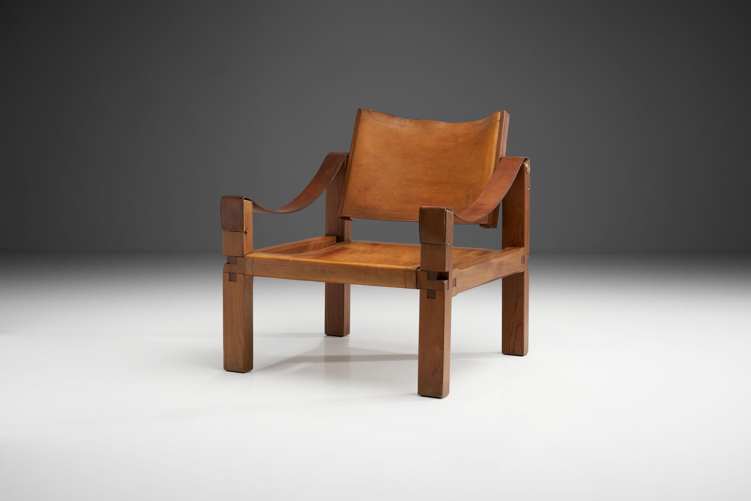 This “S10” model, which is also known as the “Sahara” chair, is without a doubt one of the most elemental works of the French designer Pierre Chapo’s oeuvre. Chapo was a true craftsman, who specialized in handmade wooden furniture using traditional