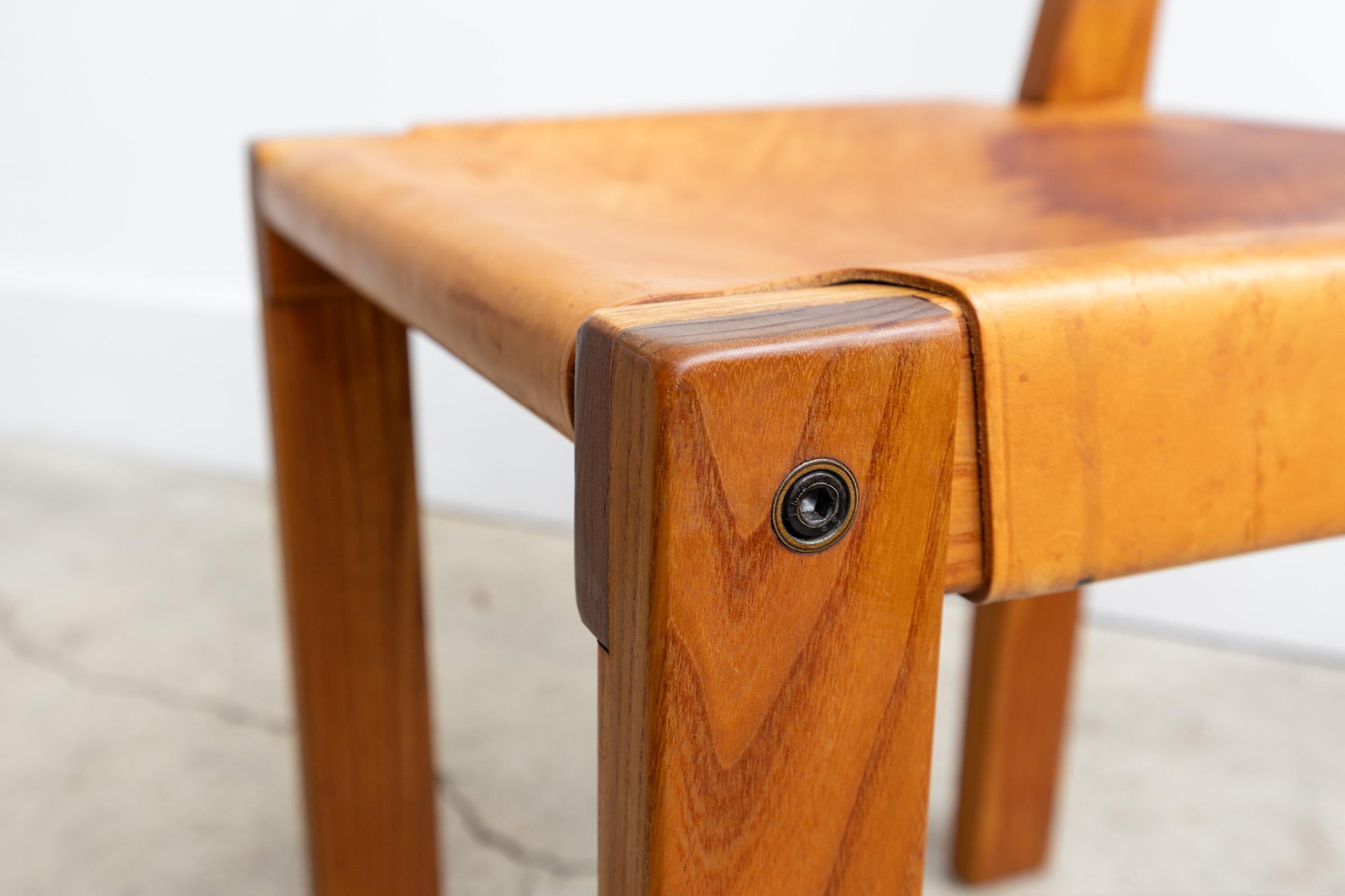 Metà XX secolo Pierre Chapo s24 Chairs in Elm and Leather France 1960 Set of 6 in vendita