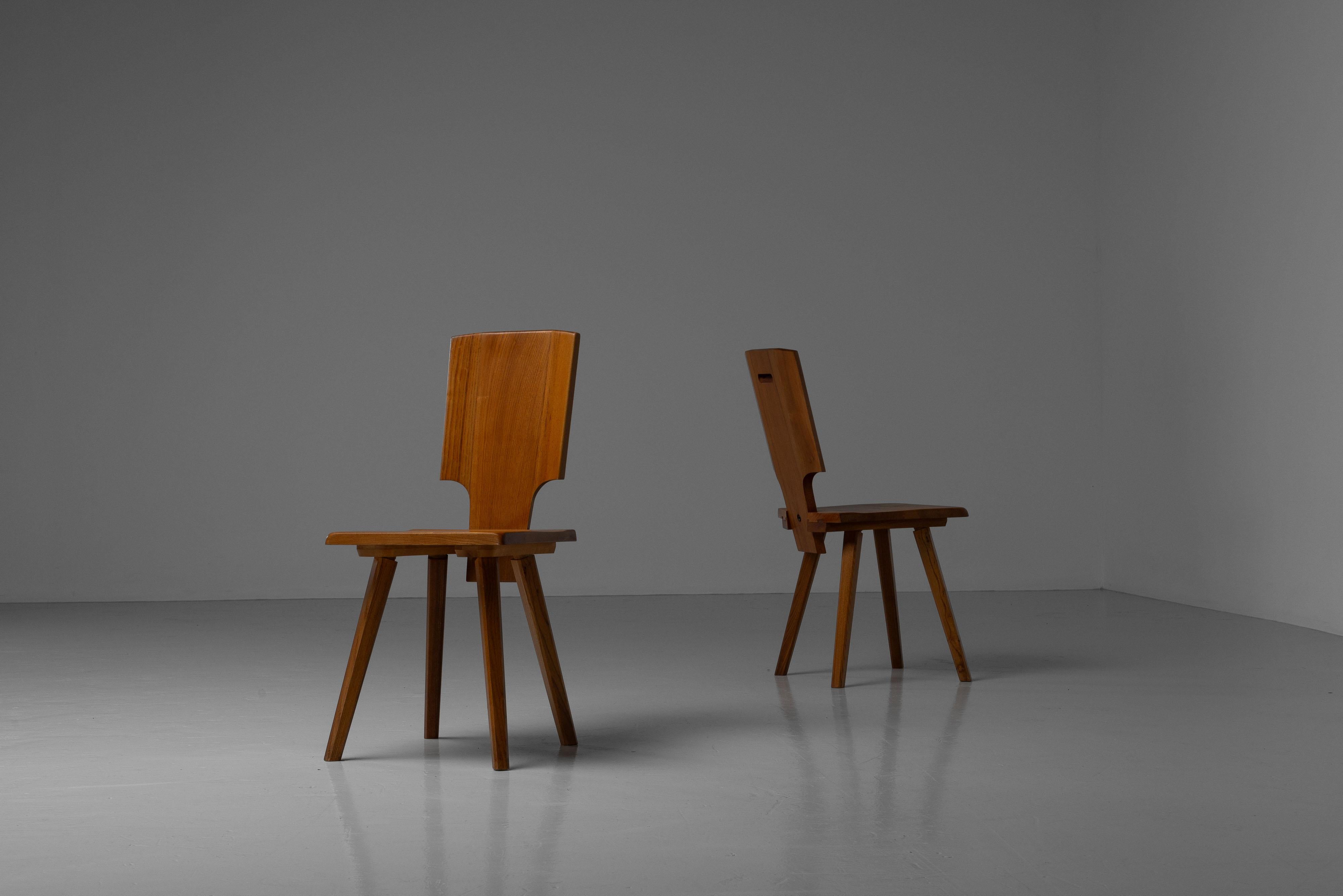 Mid-Century Modern Pierre Chapo S28 chairs pair in elm wood France 1972 For Sale