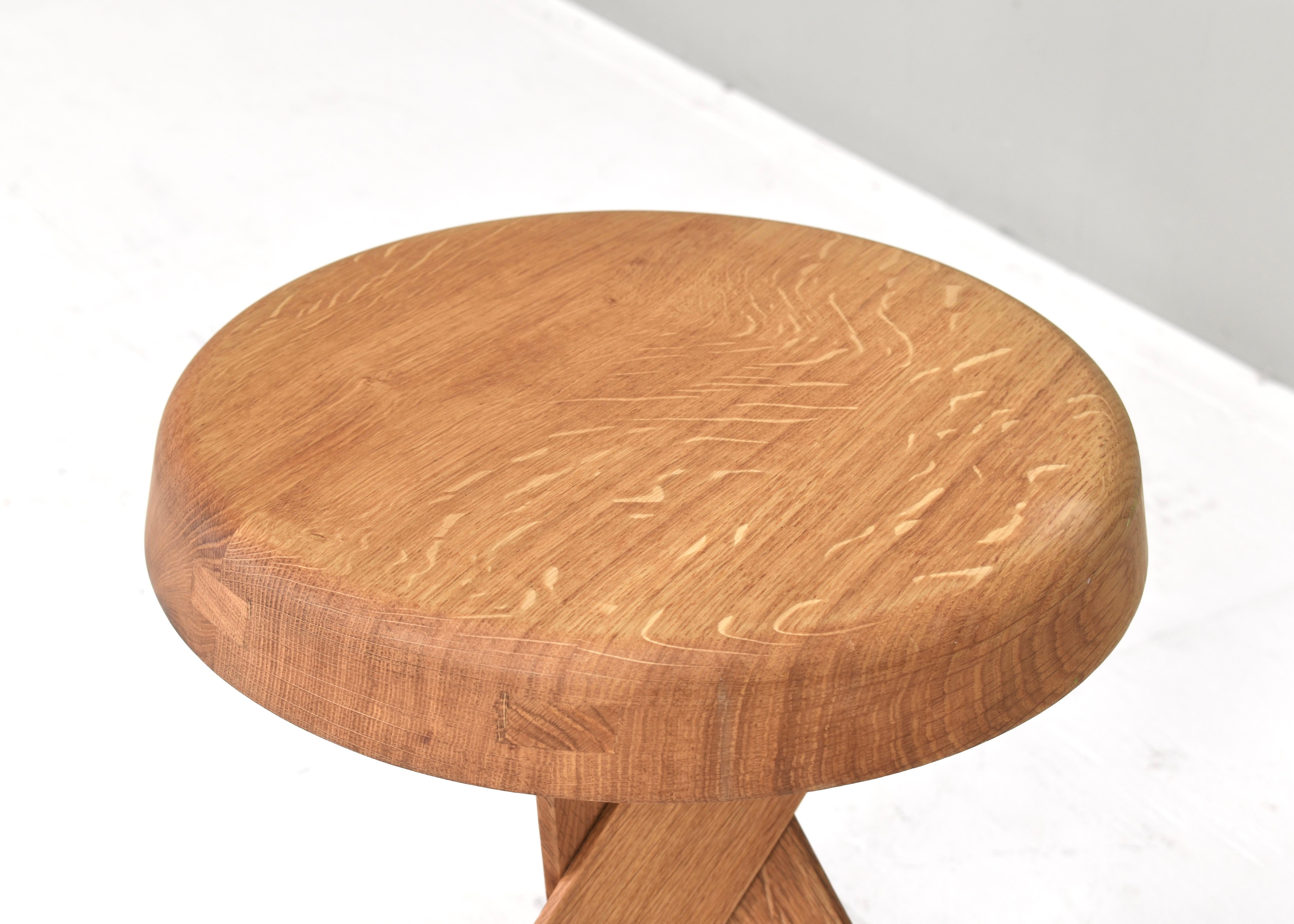 XXIe siècle et contemporain Tabouret rond bas S31 de Pierre Chapo en orme ou en chêne massif