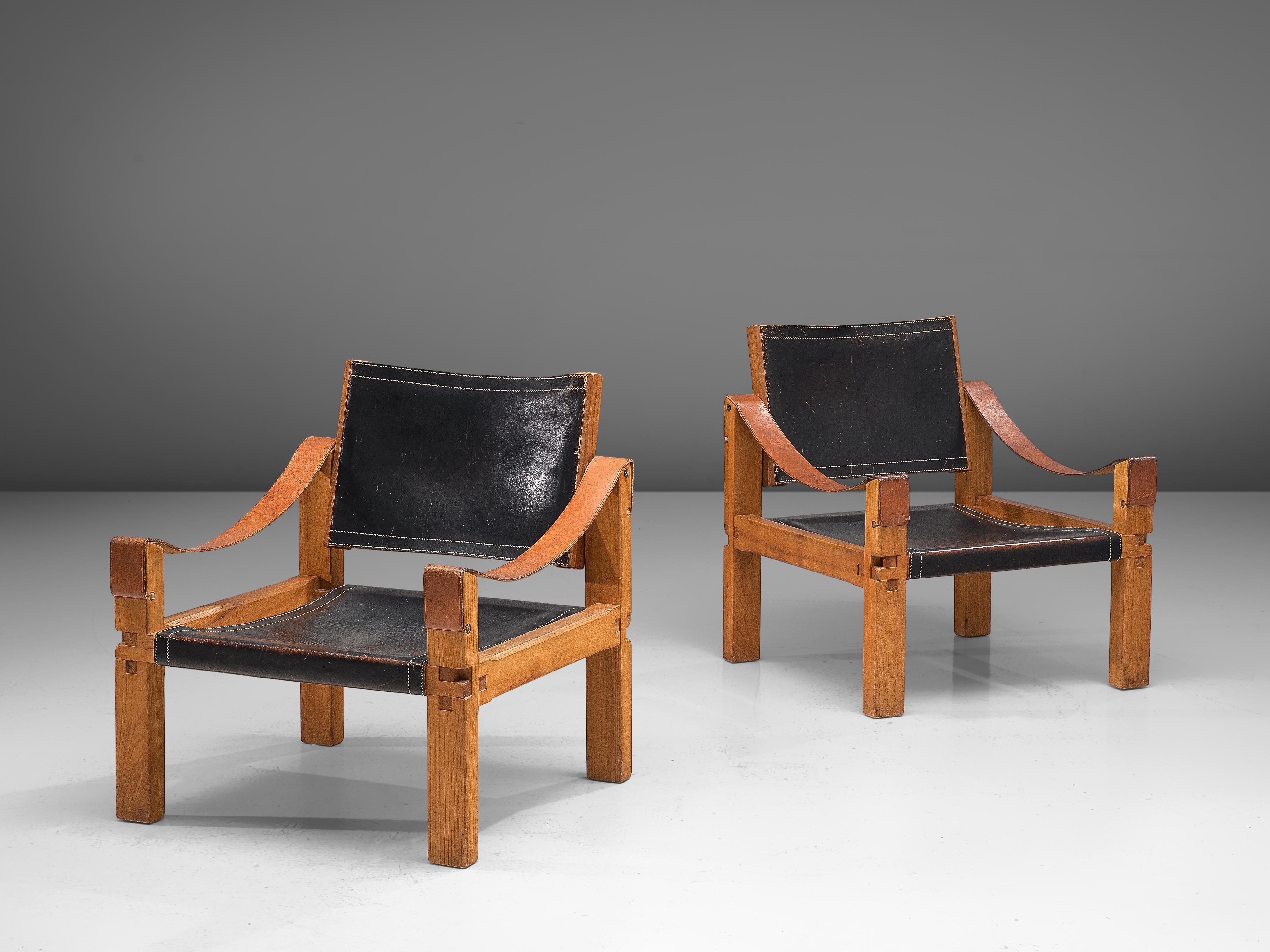 Pierre CIRCA, paire de fauteuils modèle 'S10X', orme, cuir, France, vers 1964.

Ce modèle est une première édition, créée selon la méthodologie artisanale originale de Pierre Chapo. Ces fauteuils confortables en bois d'orme massif et en cuir noir de