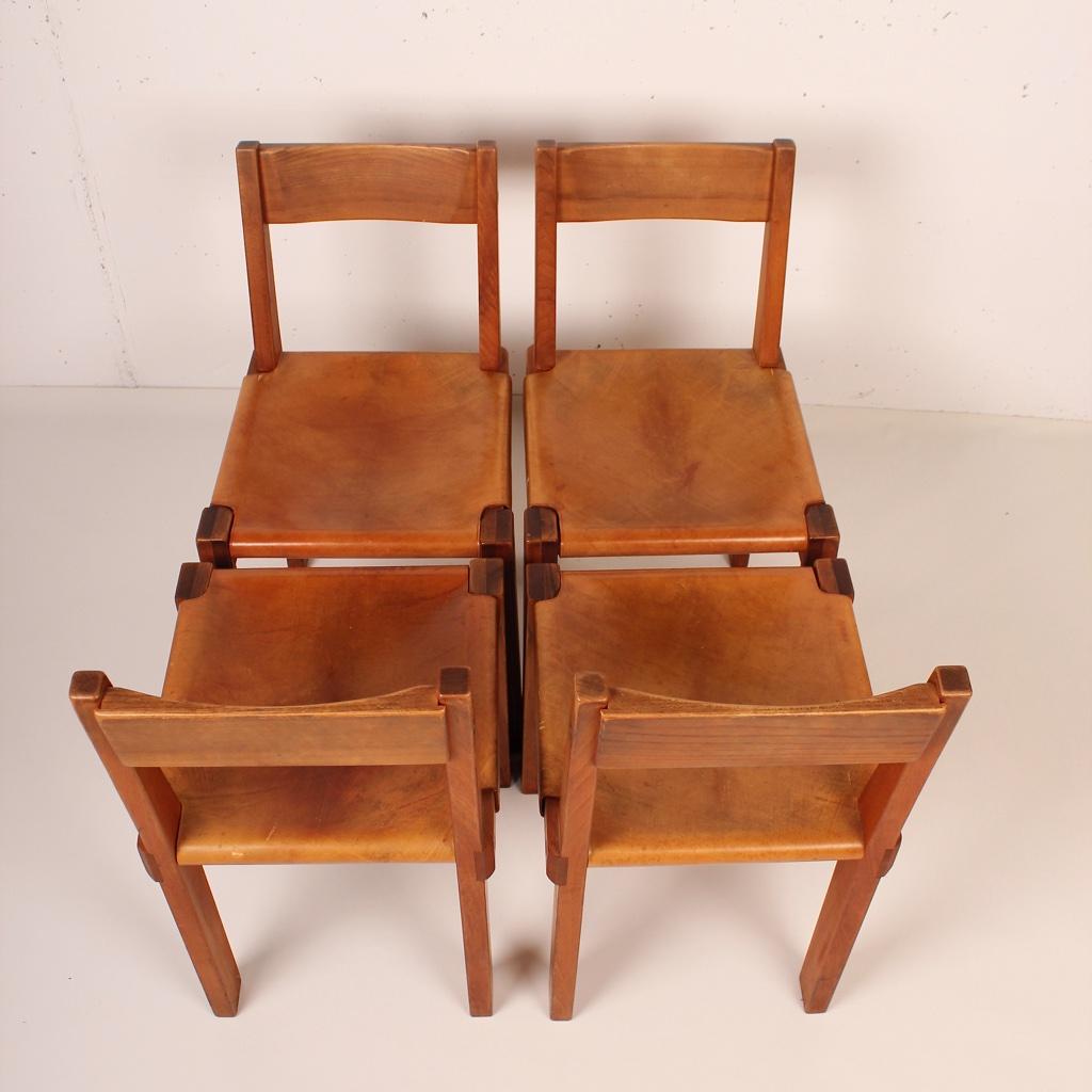 Mid-Century Modern Pierre Chapo Set of Four Elm and Leather S 24 Dining Chairs, France, 1960s For Sale