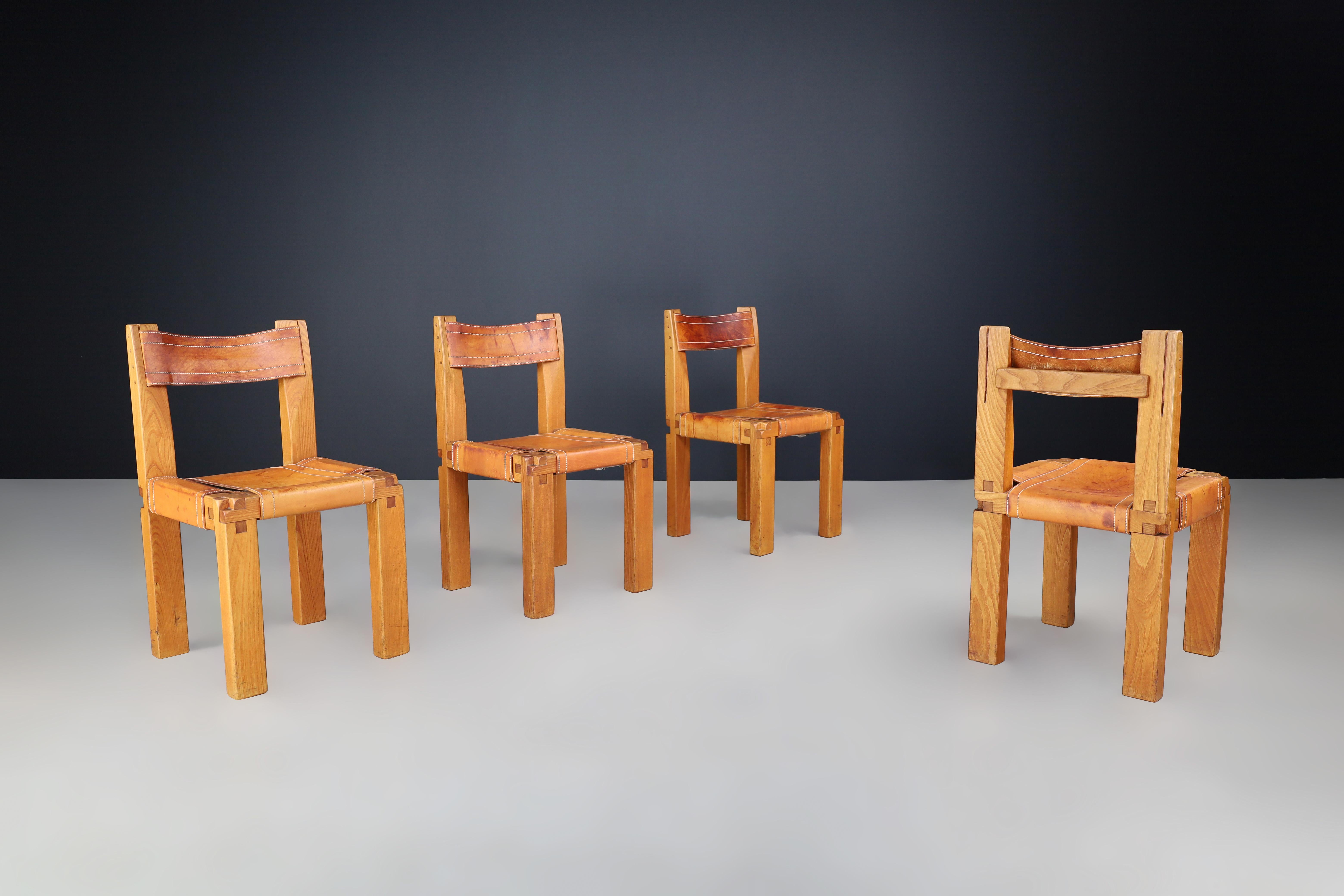 Satz von vier Stühlen „S11“ von Pierre Chapo aus cognacfarbenem Leder und Ulme, Frankreich 1960er Jahre   (Mitte des 20. Jahrhunderts) im Angebot
