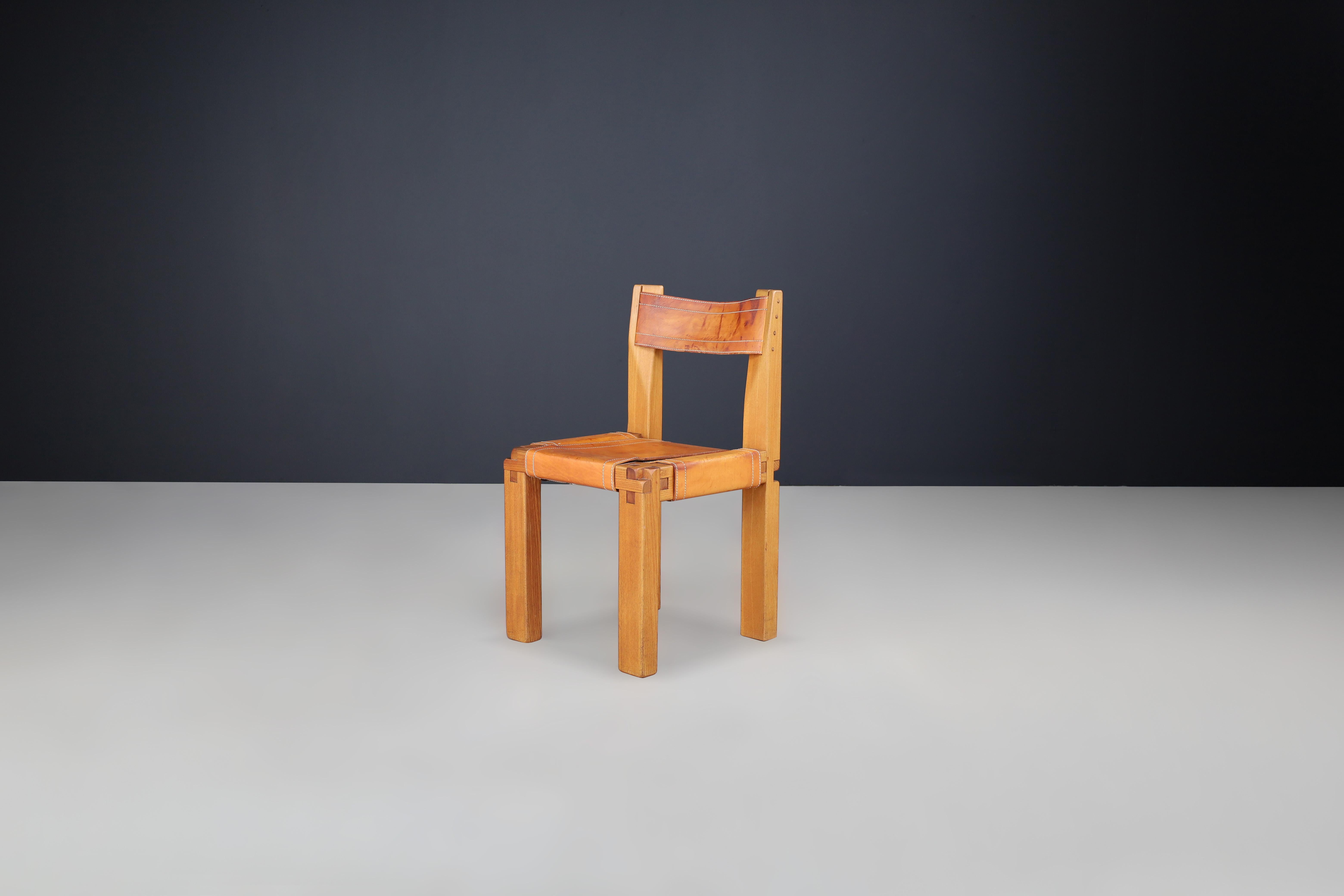 Satz von vier Stühlen „S11“ von Pierre Chapo aus cognacfarbenem Leder und Ulme, Frankreich 1960er Jahre   im Angebot 1