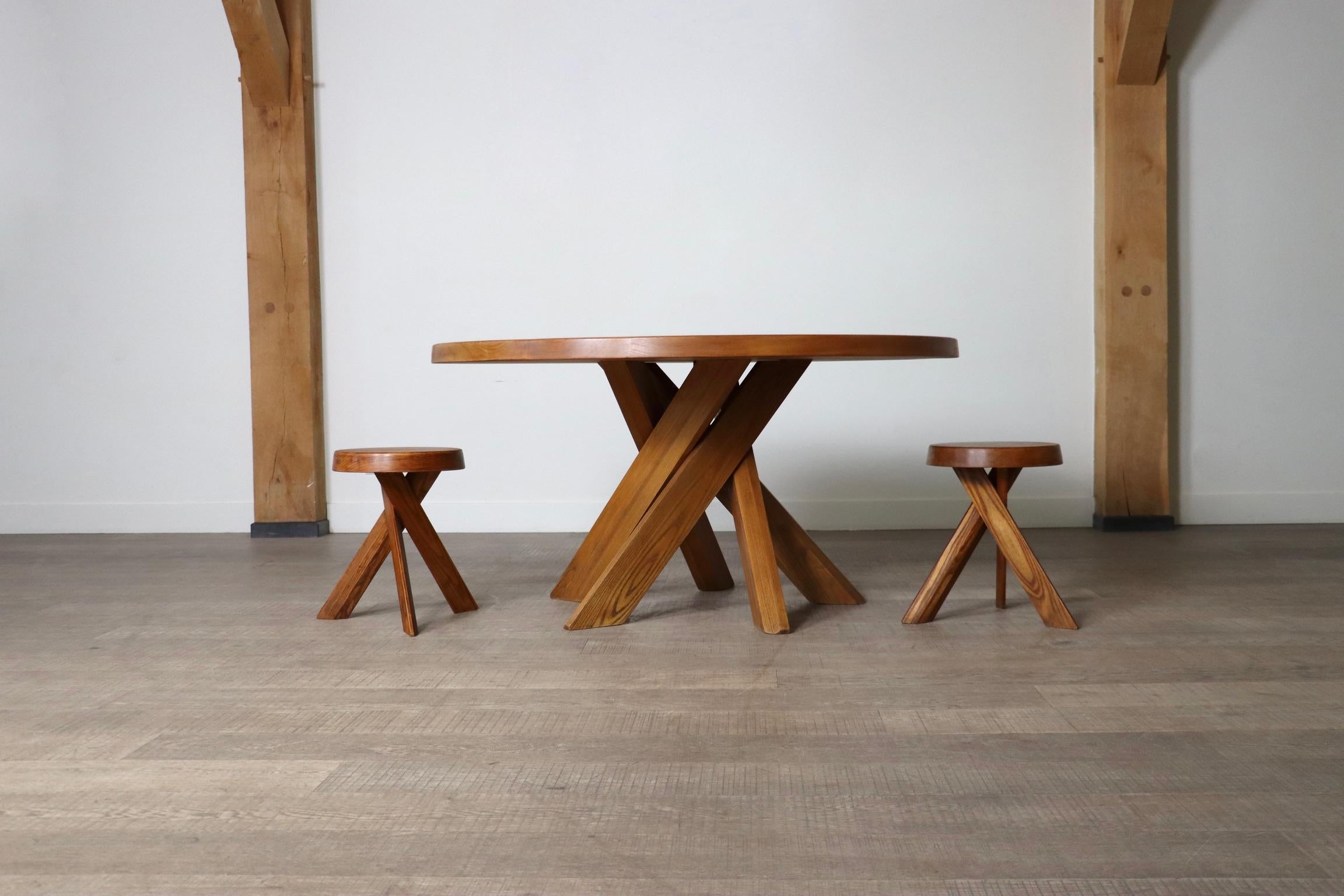 Table de salle à manger Sfax T21D en orme massif Pierre Chapo, France, 1970 en vente 7