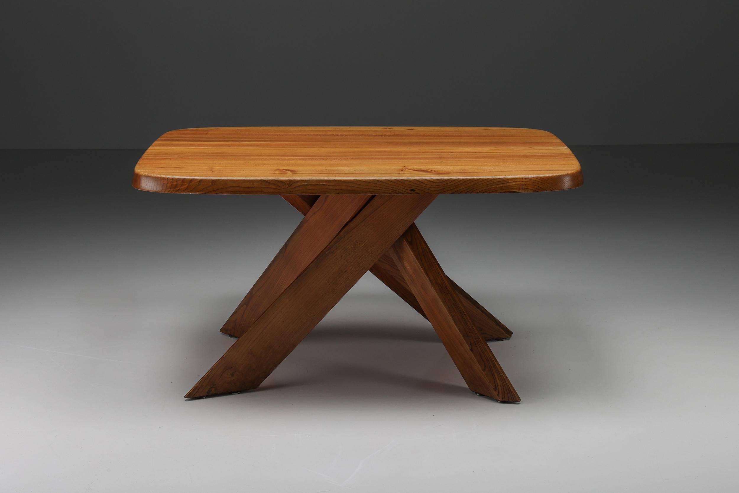 Pierre Chapo ; Table de salle à manger 'Aban' T35B ; France ; 1960s ; Orme massif ; Travail du bois ; Artisanat français ; Moderne du milieu du siècle ;

Table de repas ou d'écriture Pierre Chapo T35B 'ABAN' en orme massif. La conception et la