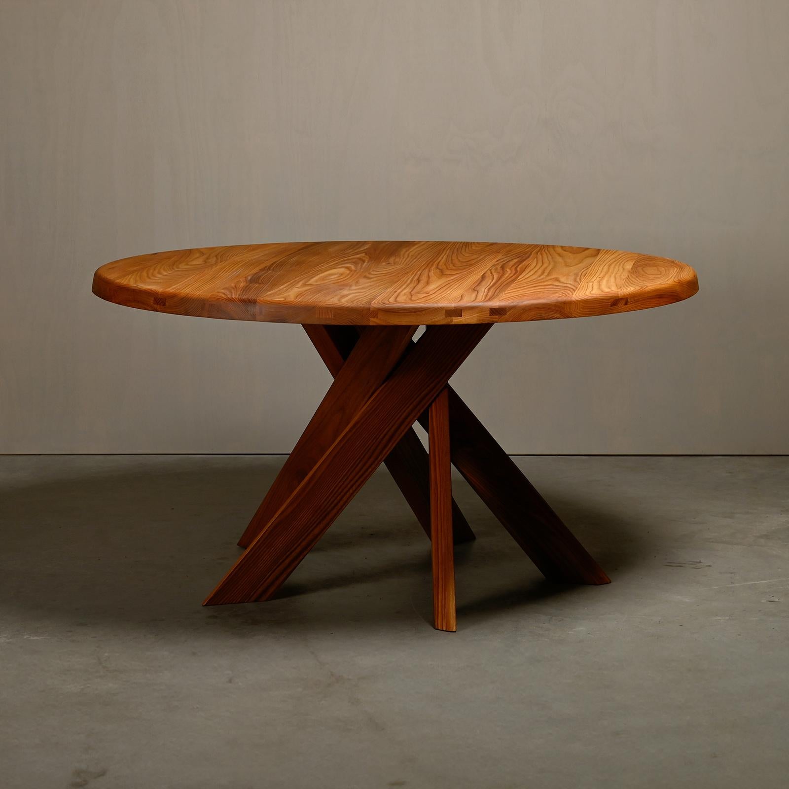 Table T21D designed by Pierre Chapo around 1960 and hand-crafted by Chapo Création in France.
Solid Elm wood finished in naturel oil. Excellent original condition and signed by manufacture stamp. This table can also be ordered in solid oak. The