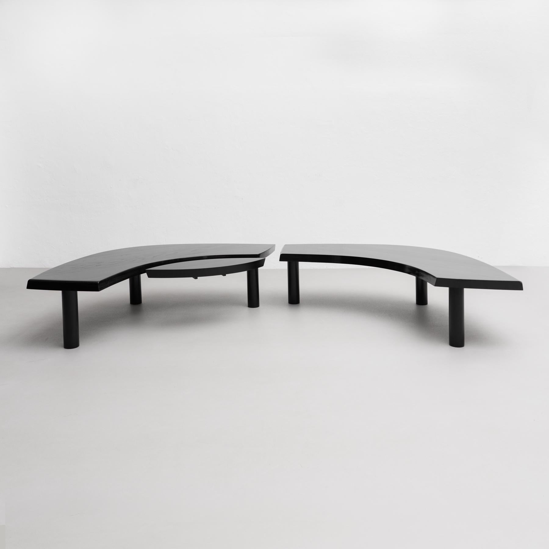 Sophistication élégante : Table T22 de Pierre Chapo en édition spéciale noire en vente 2